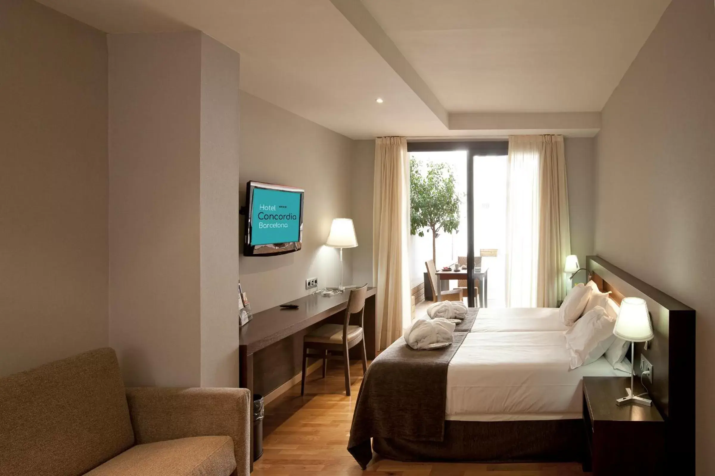 Photo of the whole room in Hotel Concordia Barcelona