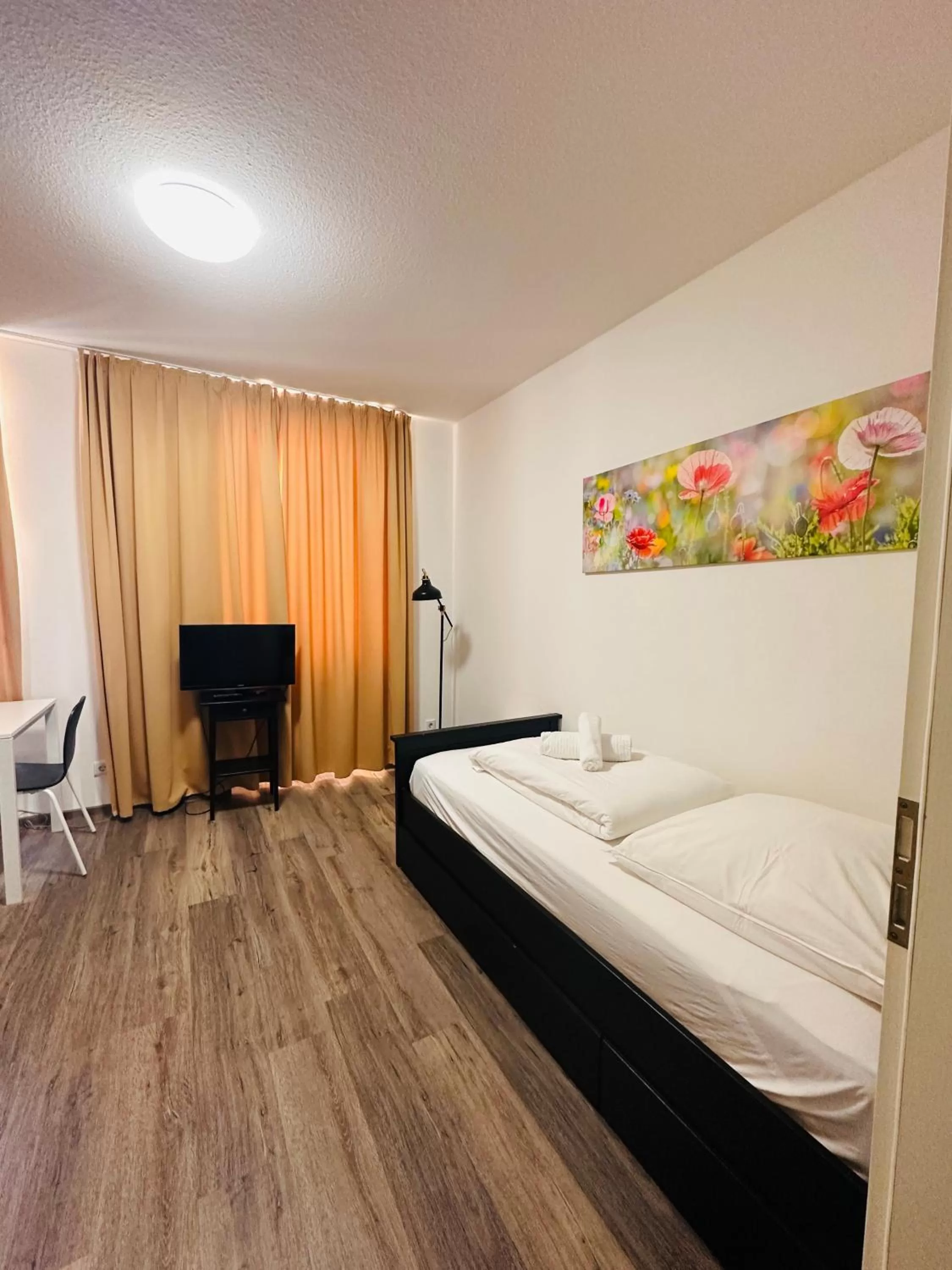 Bed in Saale, Marktplatz Zentrum, Apartmenthaus am Dom von Plant Room