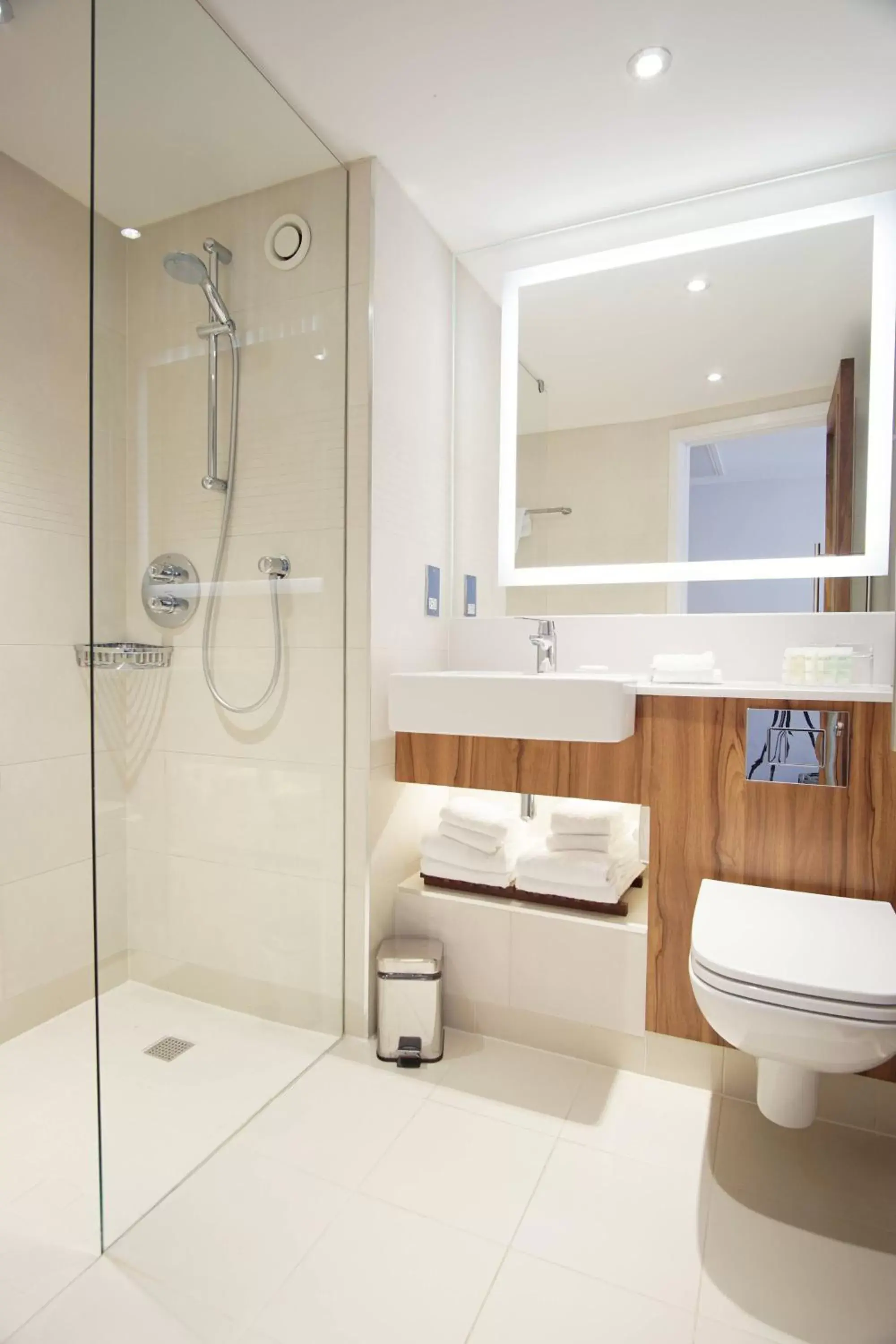 Bathroom in Courtyard by Marriott Glasgow Airport