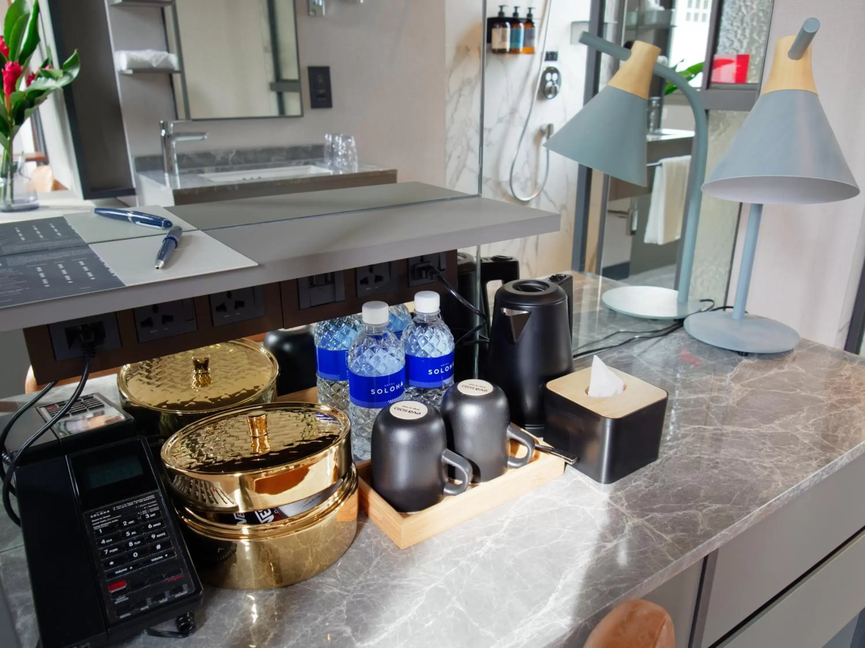 Coffee/tea facilities, Kitchen/Kitchenette in Hotel Soloha at Chinatown