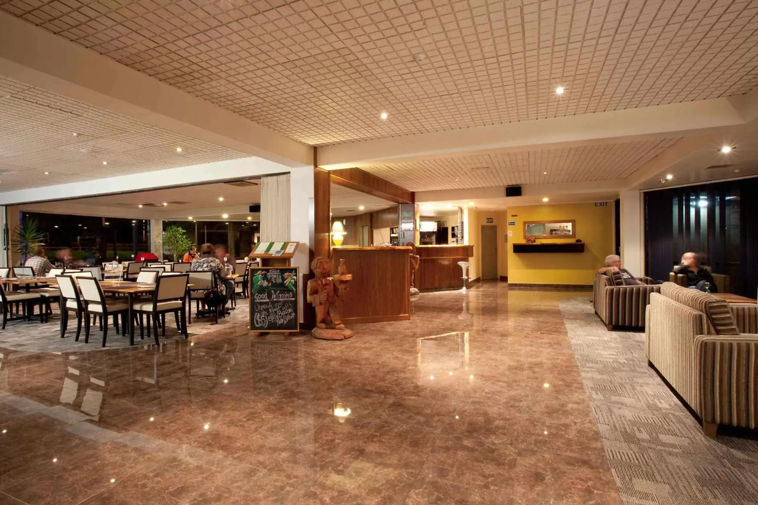Restaurant/Places to Eat in Auckland Airport Kiwi Hotel
