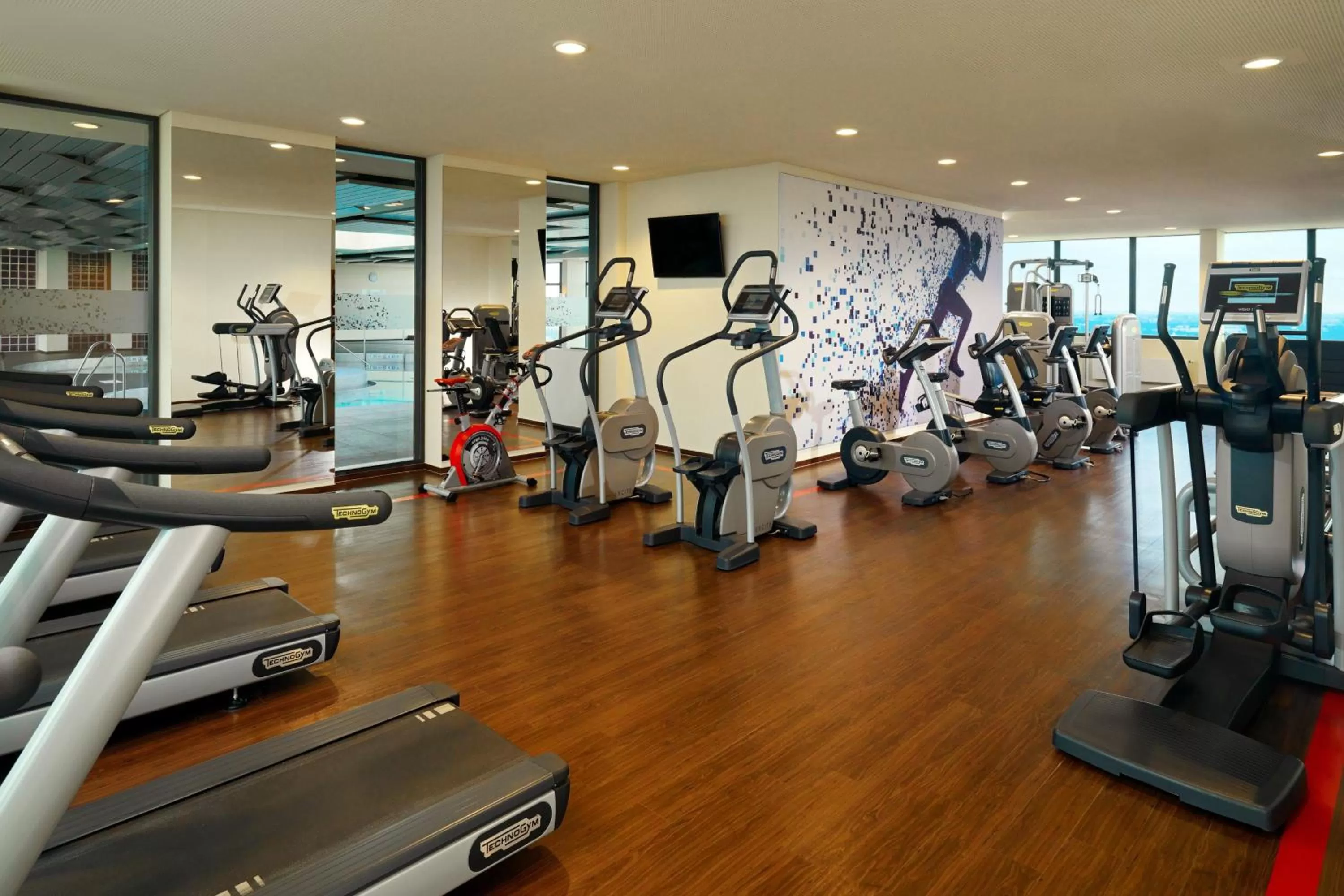 Fitness centre/facilities in Four Points by Sheraton Munich Arabellapark