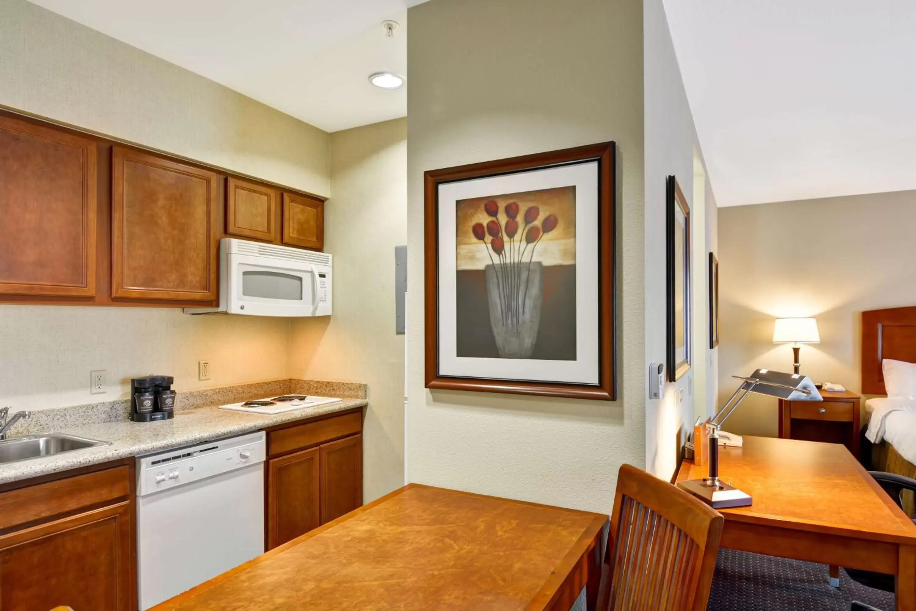 Bedroom, Kitchen/Kitchenette in Homewood Suites by Hilton Houston West-Energy Corridor