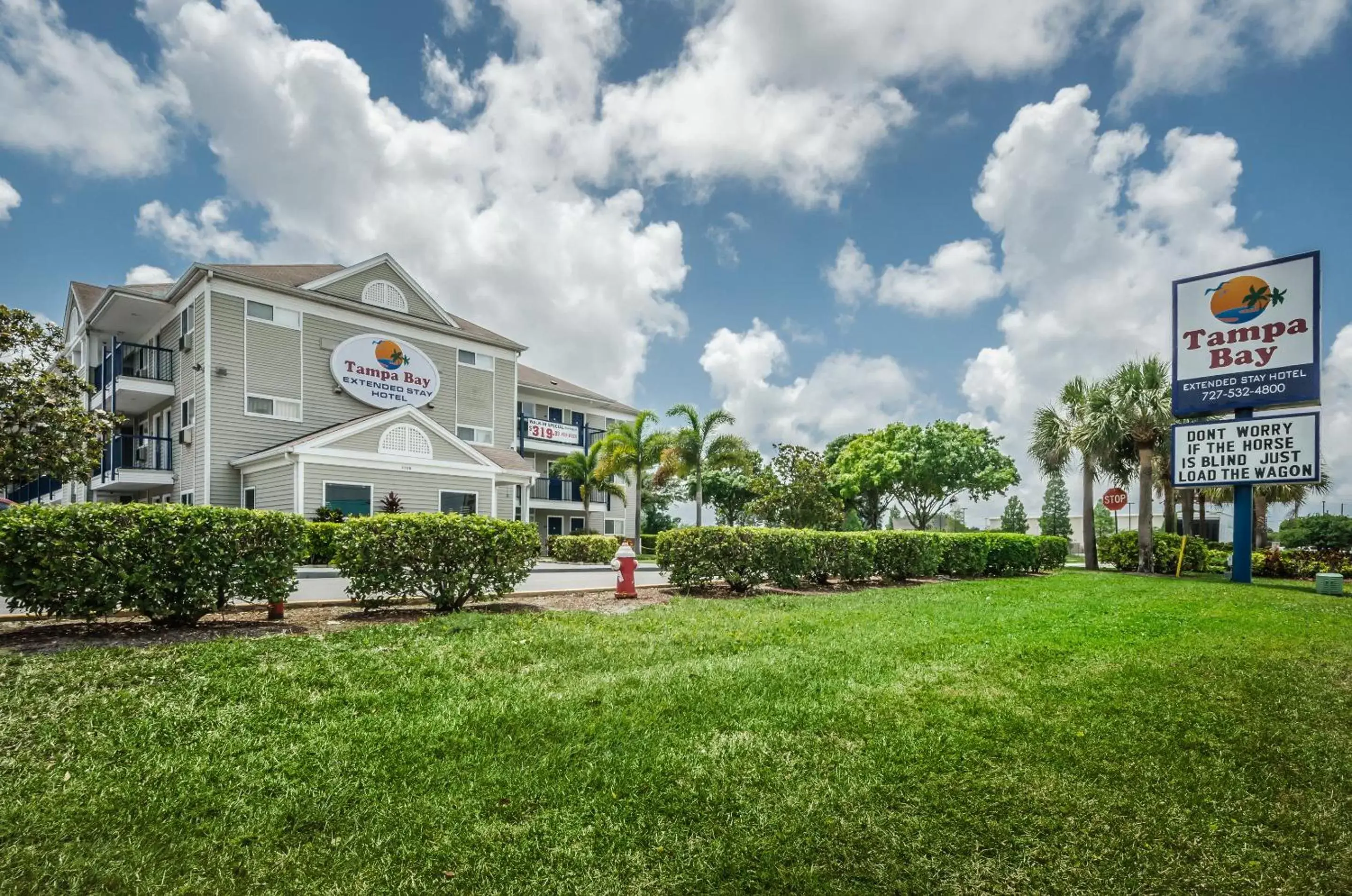 Facade/entrance, Garden in Tampa Bay Extended Stay Hotel