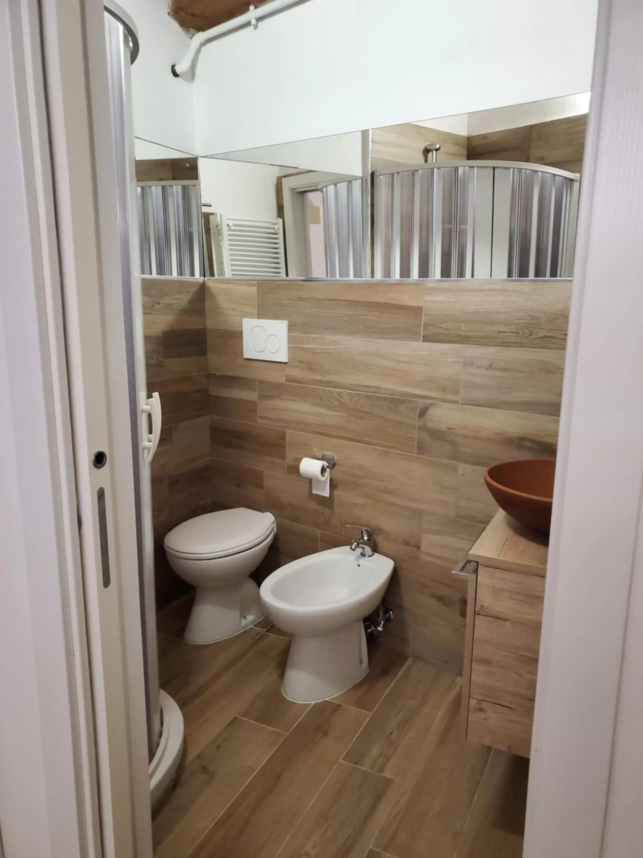 Toilet, Bathroom in L'edera