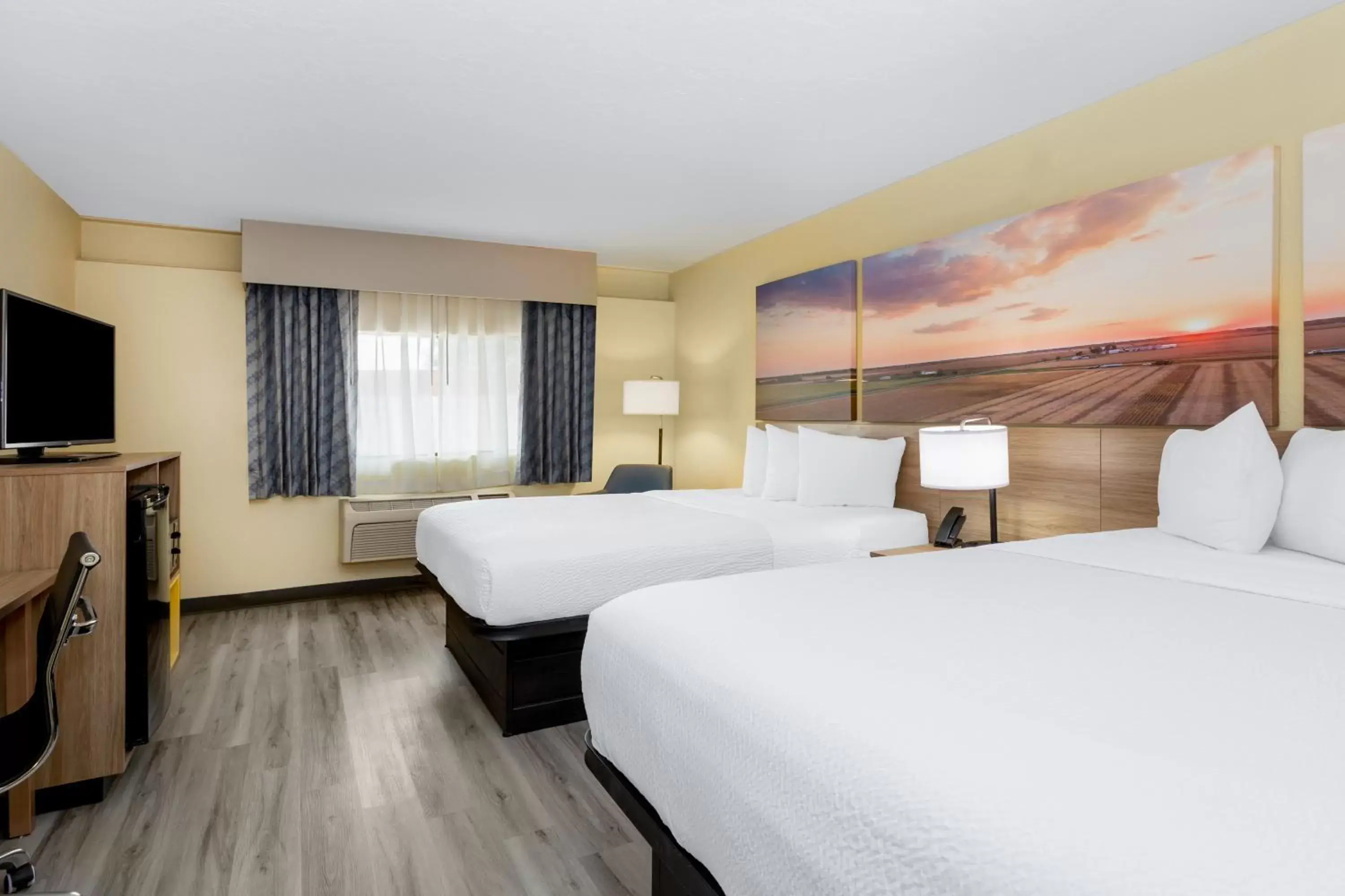 Photo of the whole room, Bed in Days Inn & Suites by Wyndham Clovis