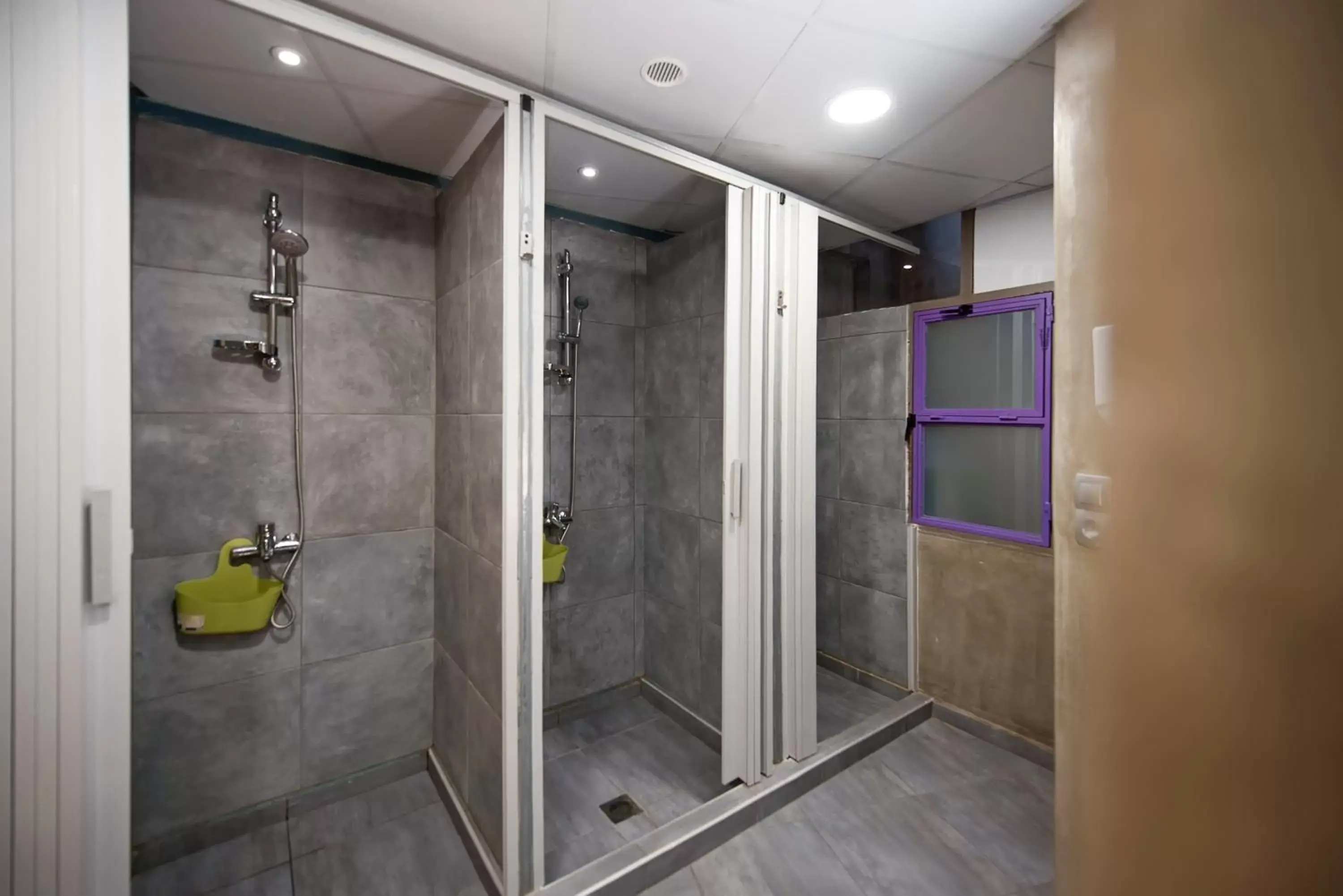 Bathroom in Bedbox Hostel