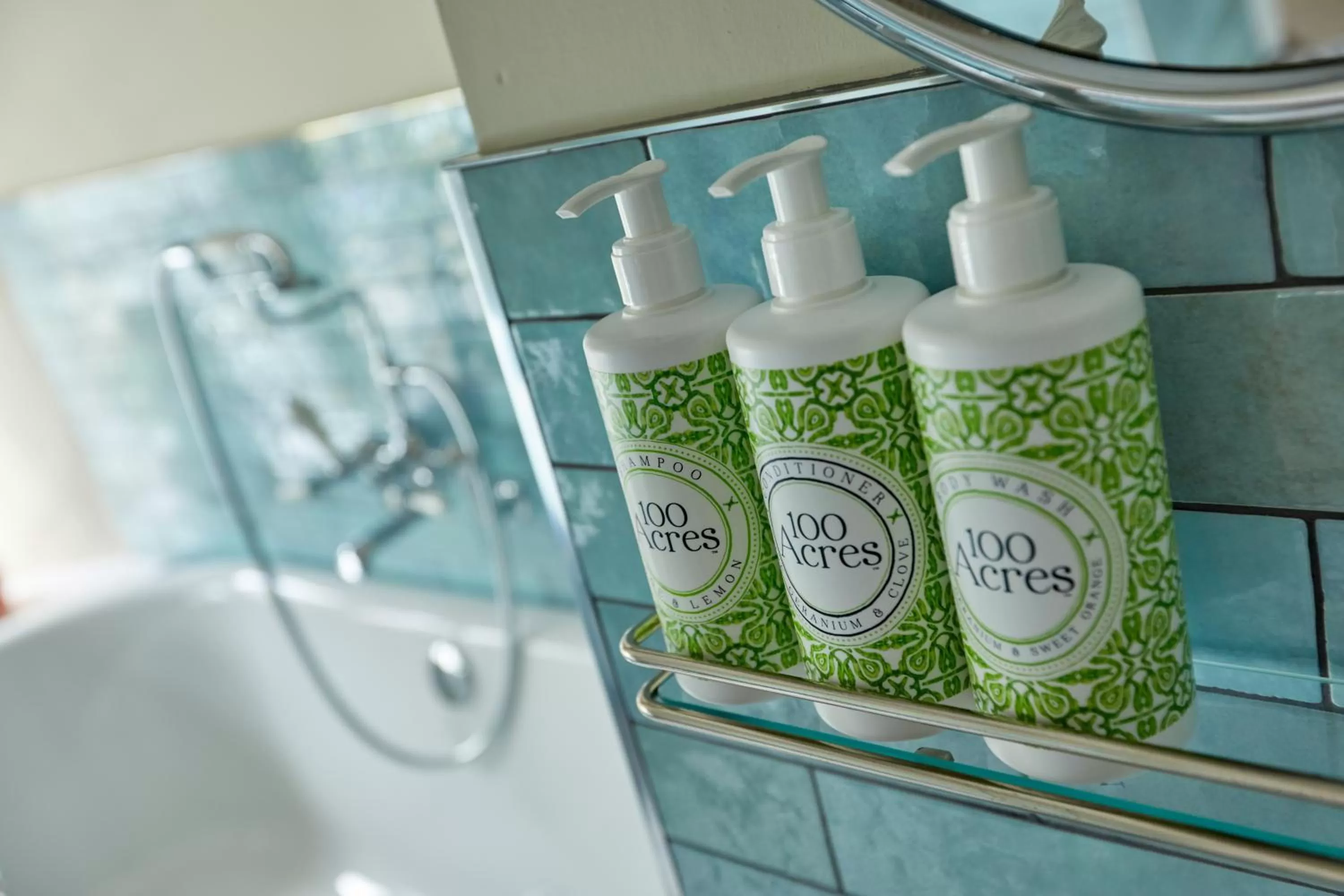 Bathroom in The Crown Inn, Church Enstone