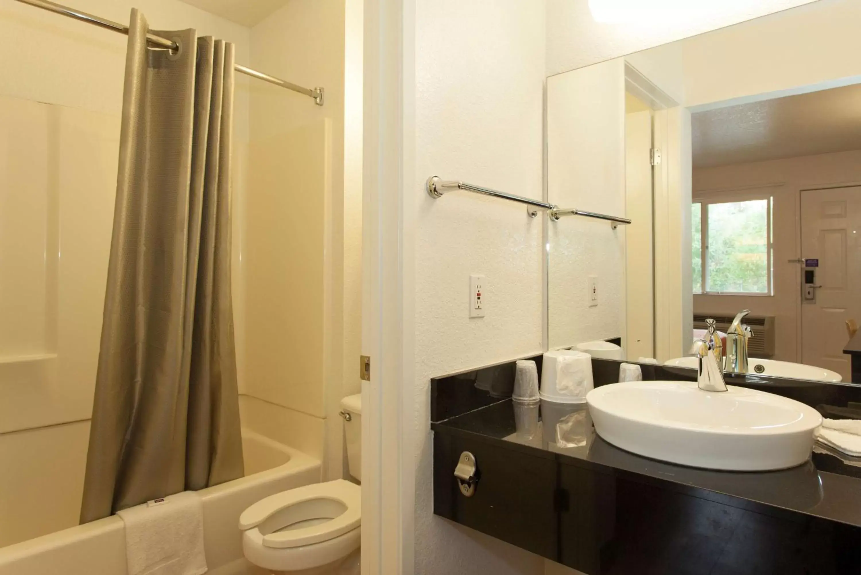 Shower, Bathroom in Motel 6-Sacramento, CA - Central