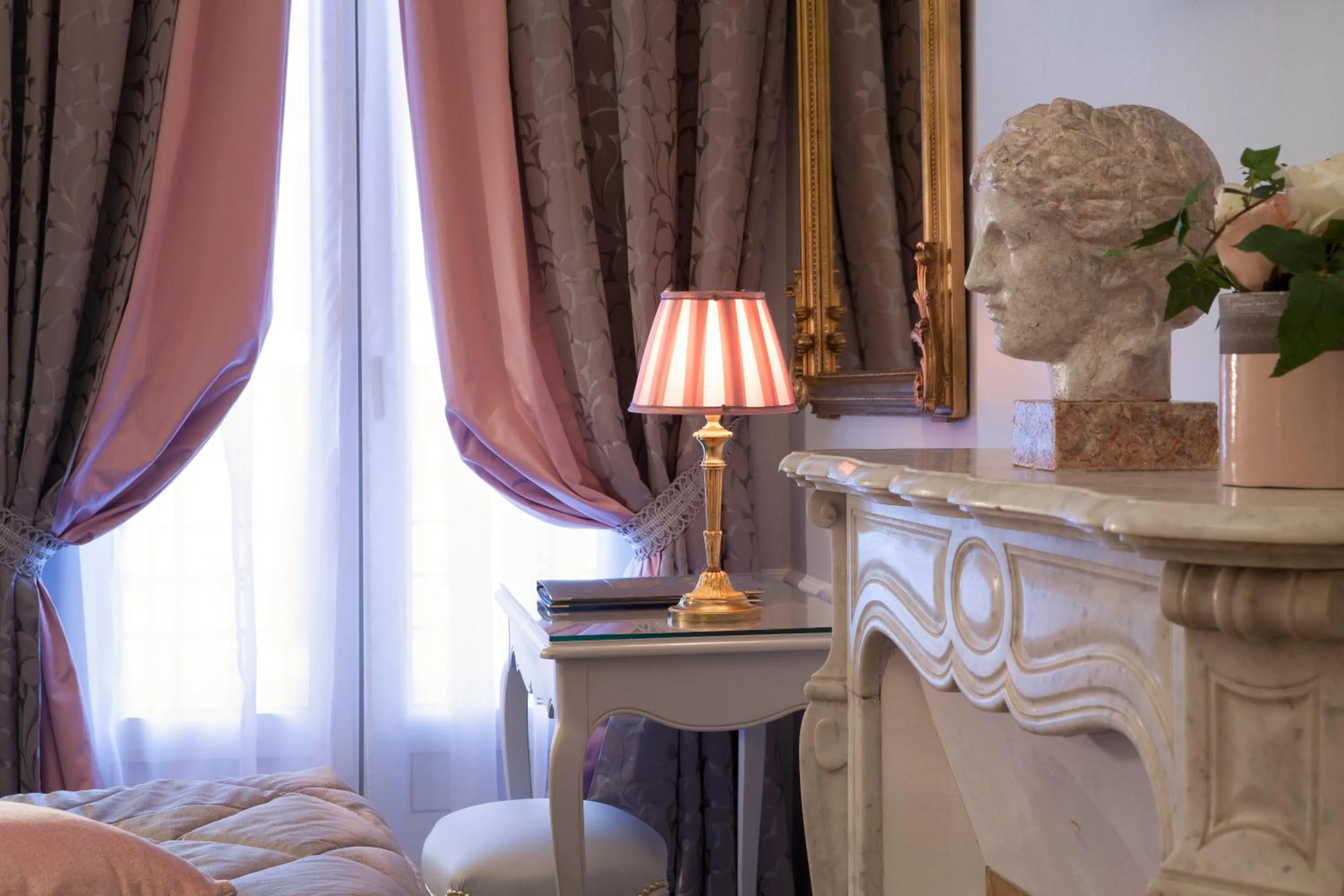 Bedroom, Bed in Hotel & Spa Saint-Jacques