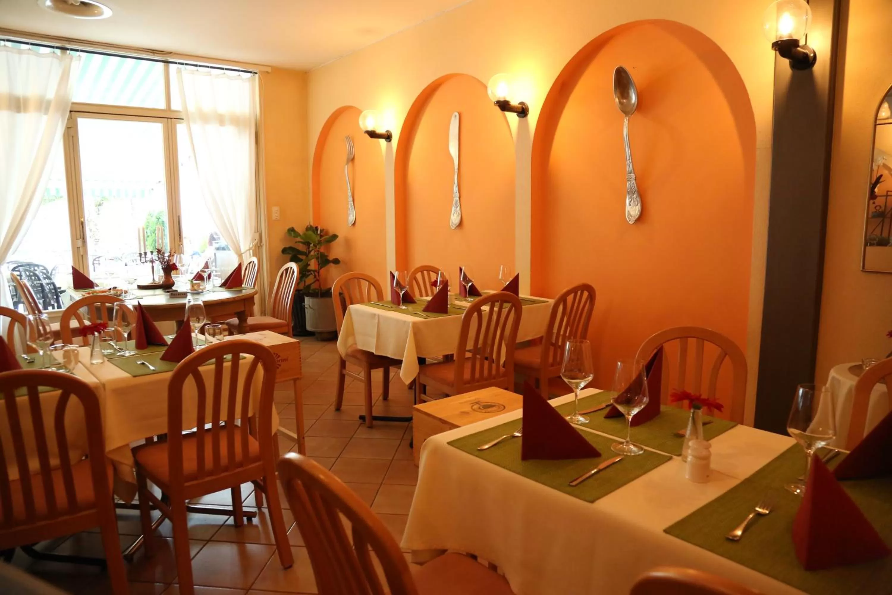 Restaurant/places to eat in Al Pozz Boutique Resort