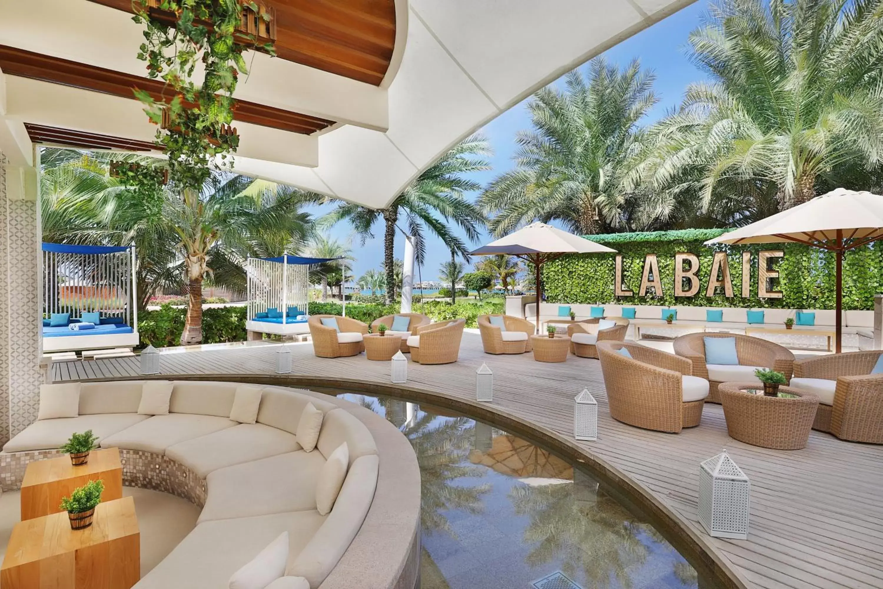 Restaurant/places to eat, Swimming Pool in The Ritz-Carlton, Dubai