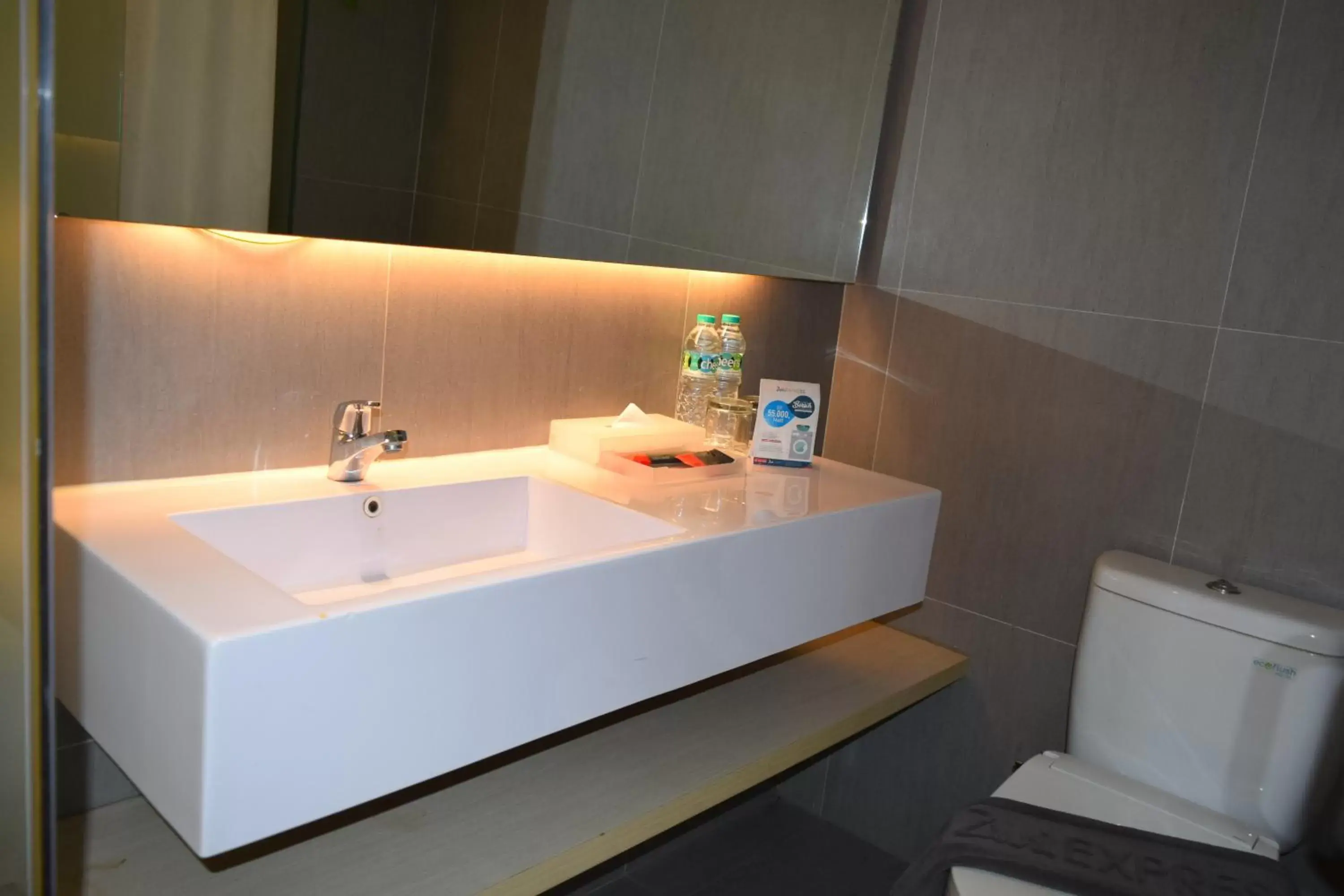 Bathroom in Zuri Express Mangga Dua