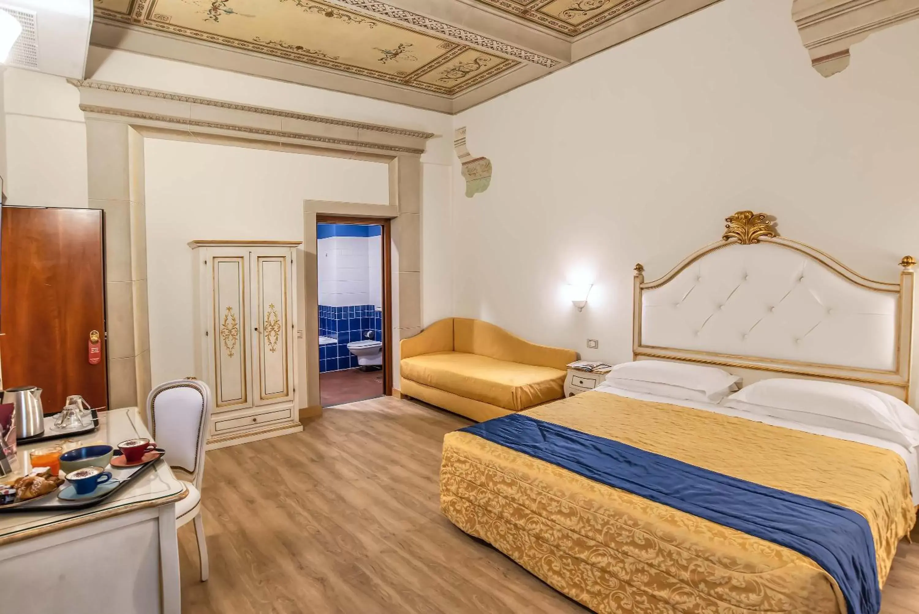 Photo of the whole room in Hotel Porta Faenza