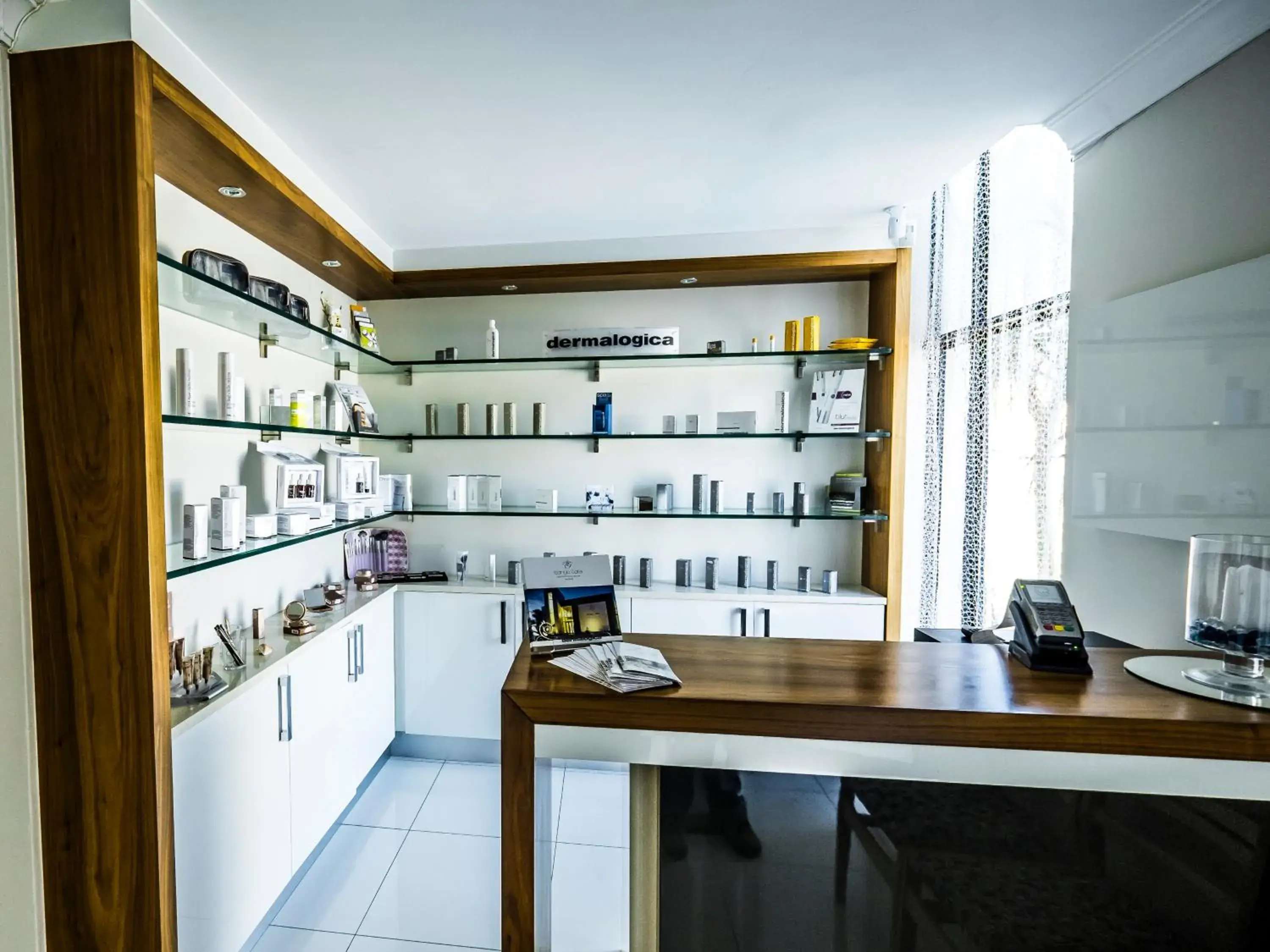 Lounge or bar in Isango Gate Lounge or bar in Isango Gate