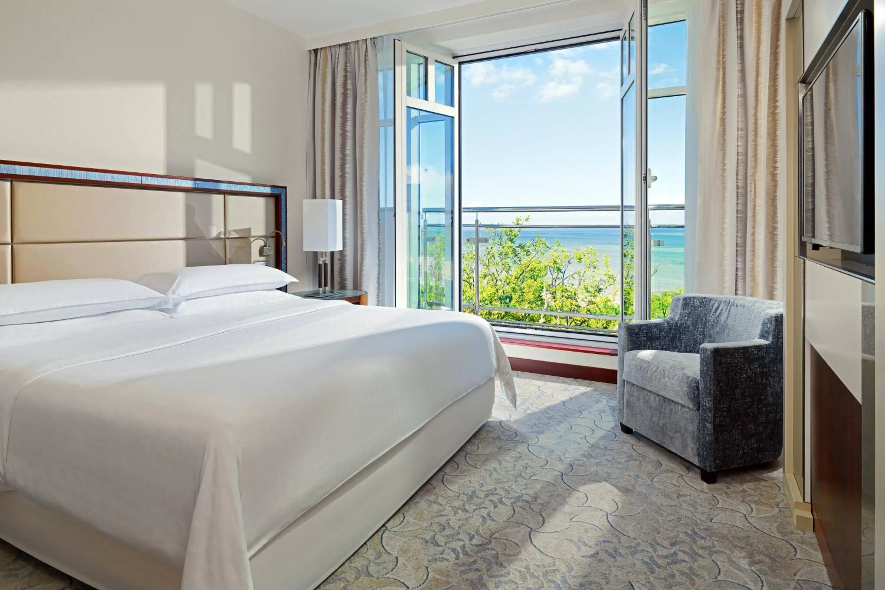 Photo of the whole room, Bed in Sheraton Sopot Hotel