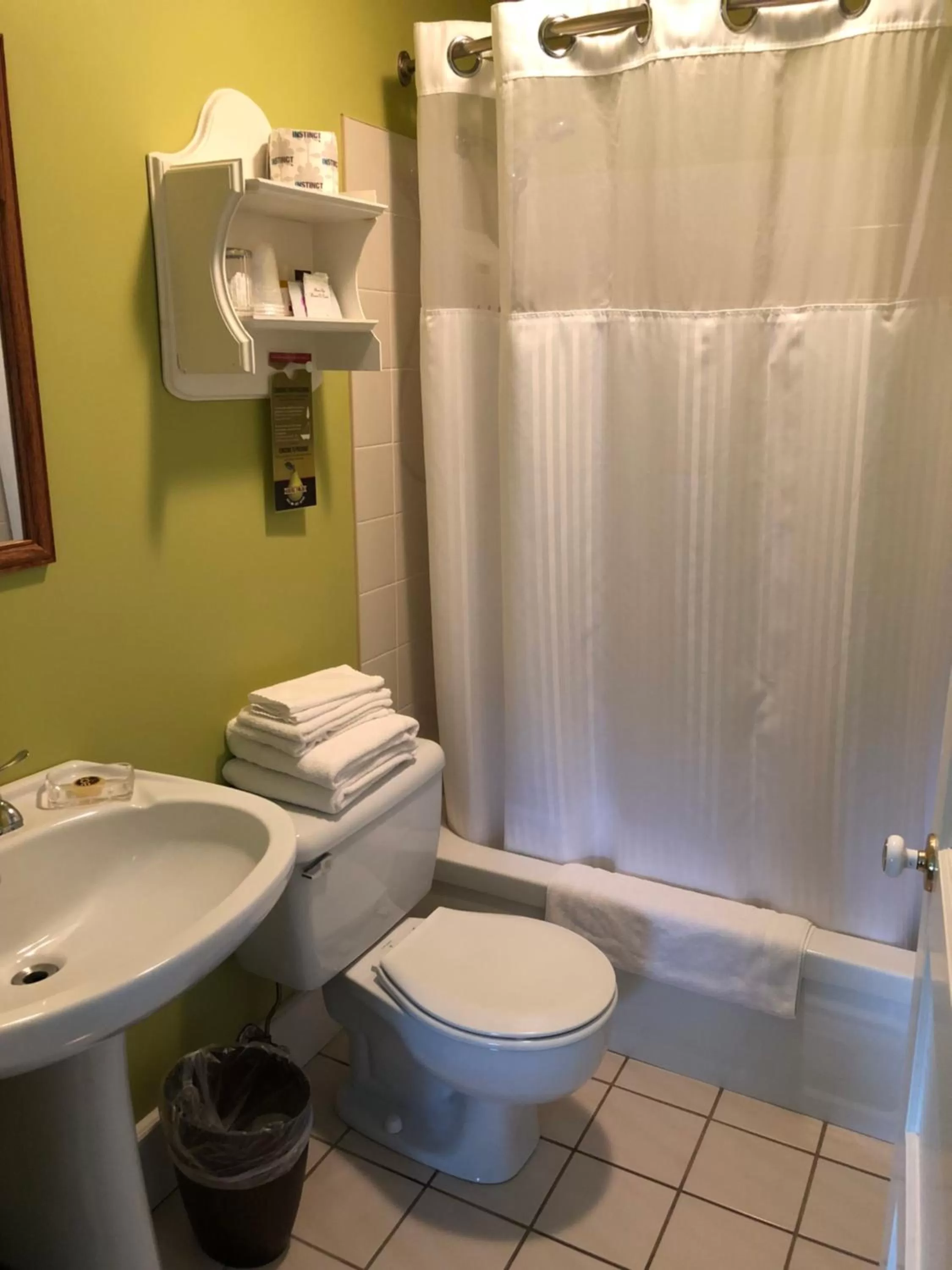 Bathroom in Auberge d'Anjou-Cocooning Café