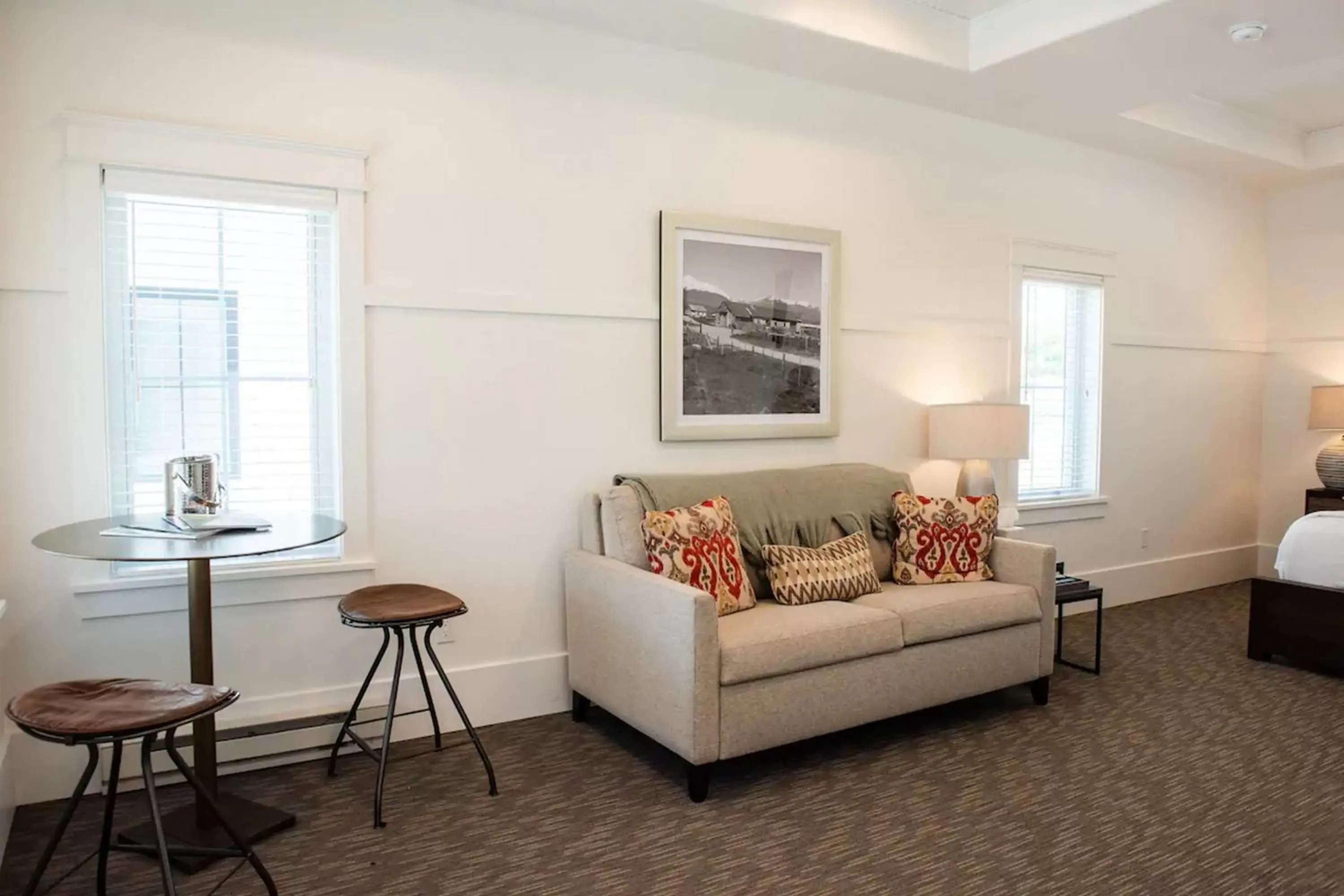 Bedroom, Seating Area in The Sacajawea Hotel