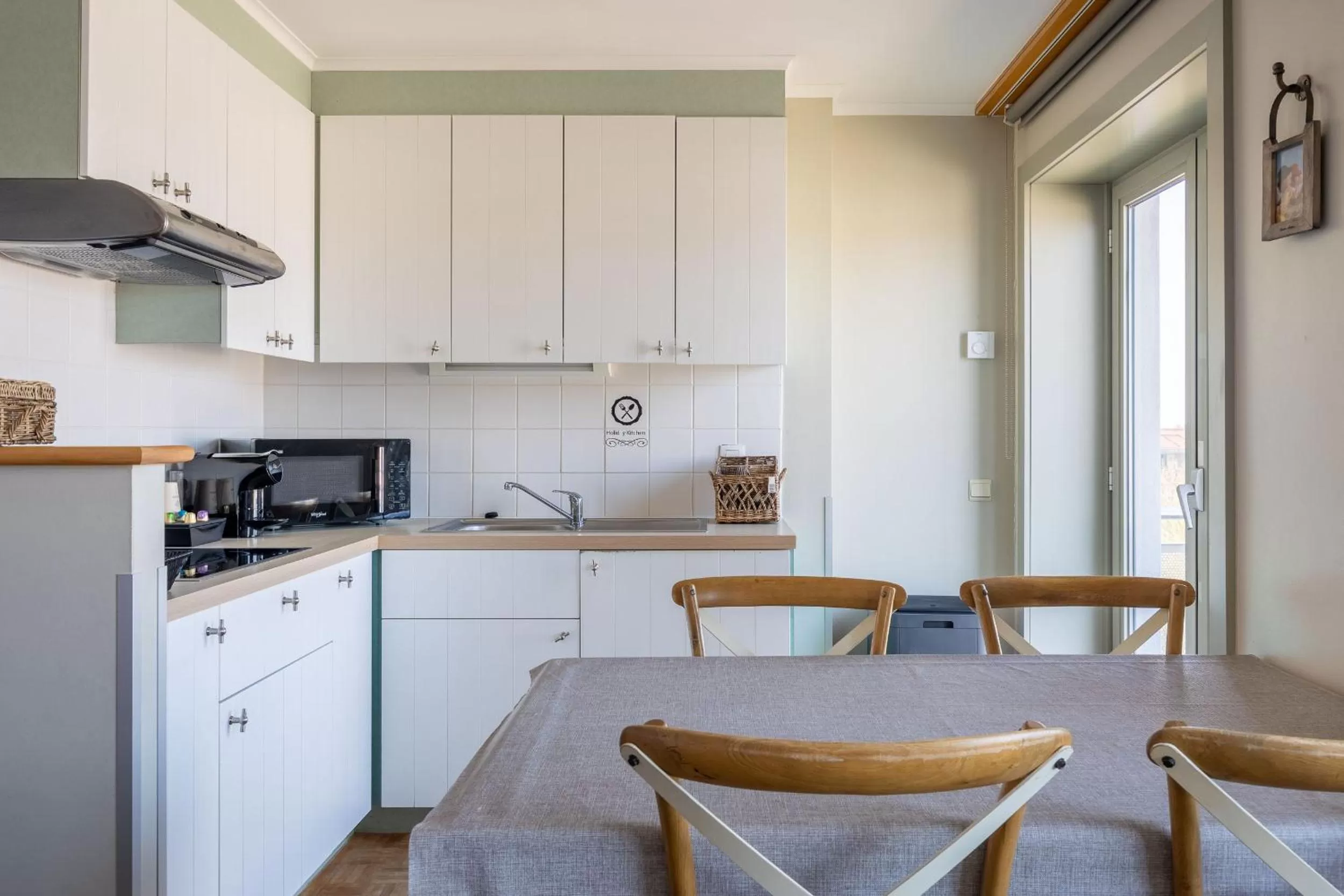 Kitchen or kitchenette in West Bay