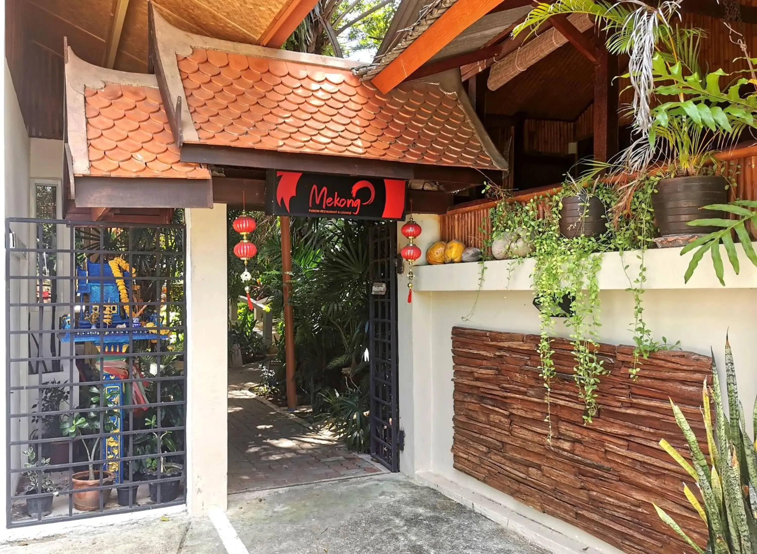 Facade/entrance in Baan Sukreep Resort Facade/entrance in Baan Sukreep Resort