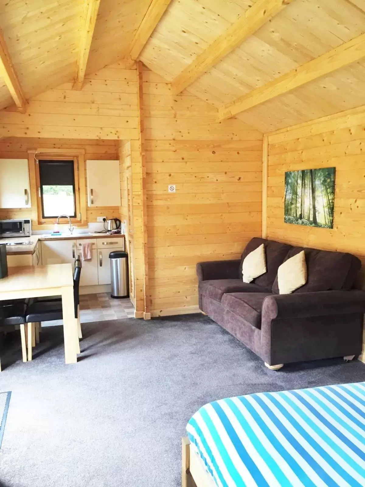 Coffee/tea facilities, Seating Area in Forest Edge Motel