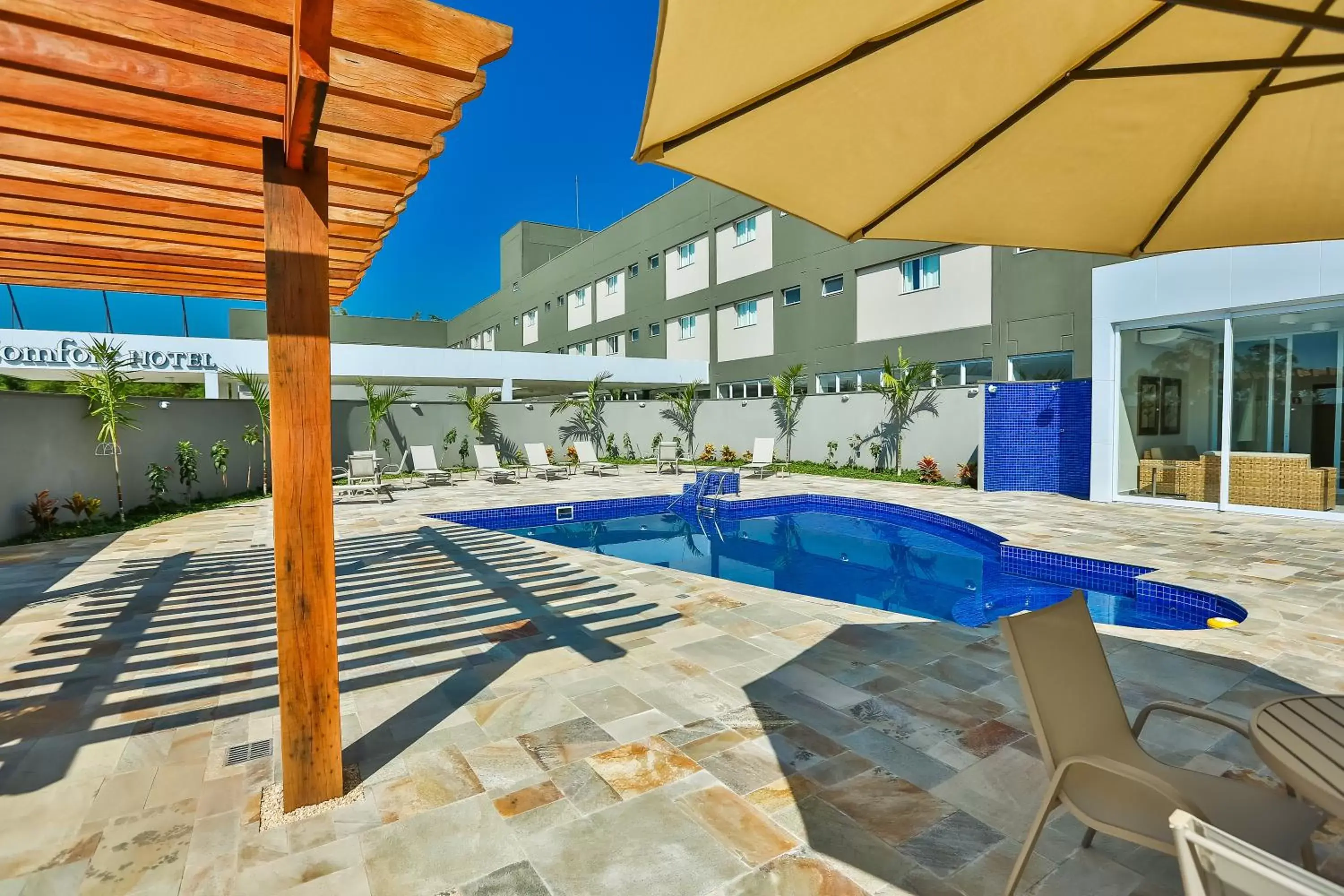 Pool view in Comfort Mogi Guaçu Pool view in Comfort Mogi Guaçu