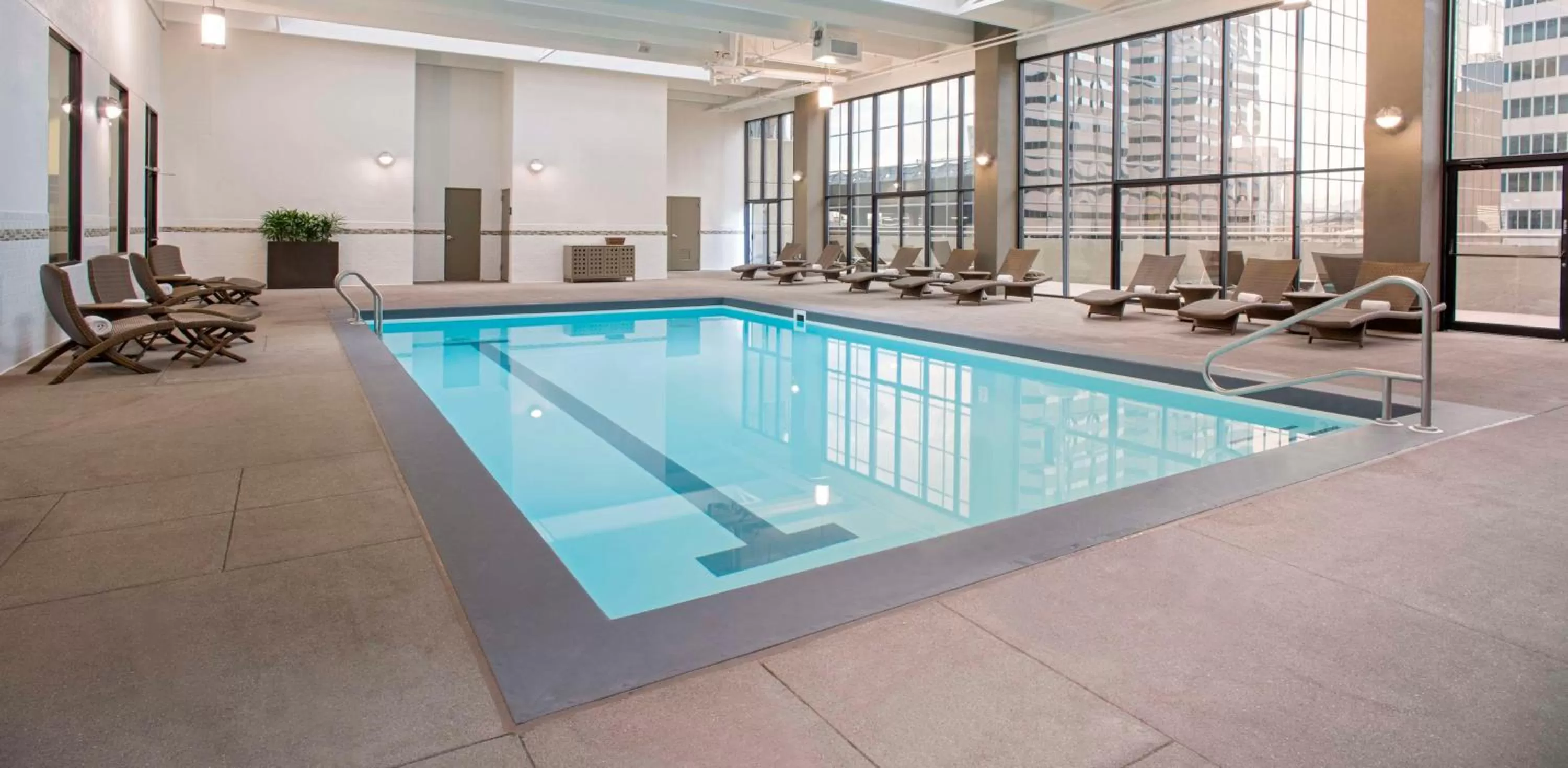 Swimming pool in Grand Hyatt Denver