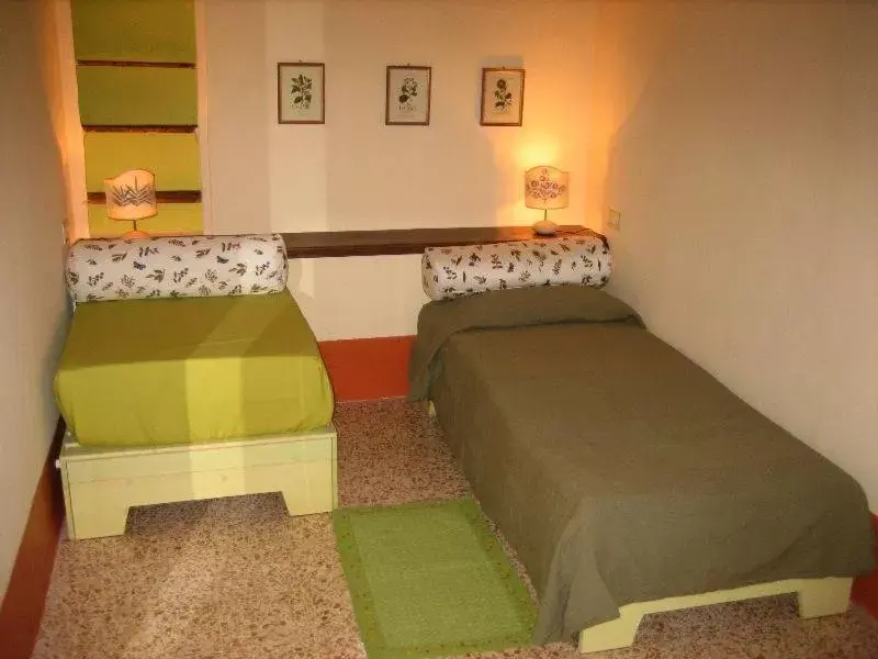 Triple Room - single occupancy in Bed & Breakfast del Teatro Triple Room - single occupancy in Bed & Breakfast del Teatro