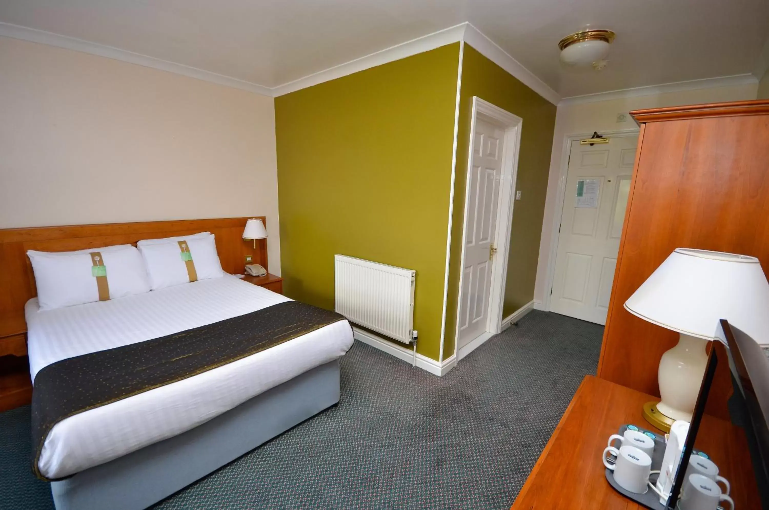 Photo of the whole room, Bed in Holiday Inn Ipswich Orwell, an IHG Hotel