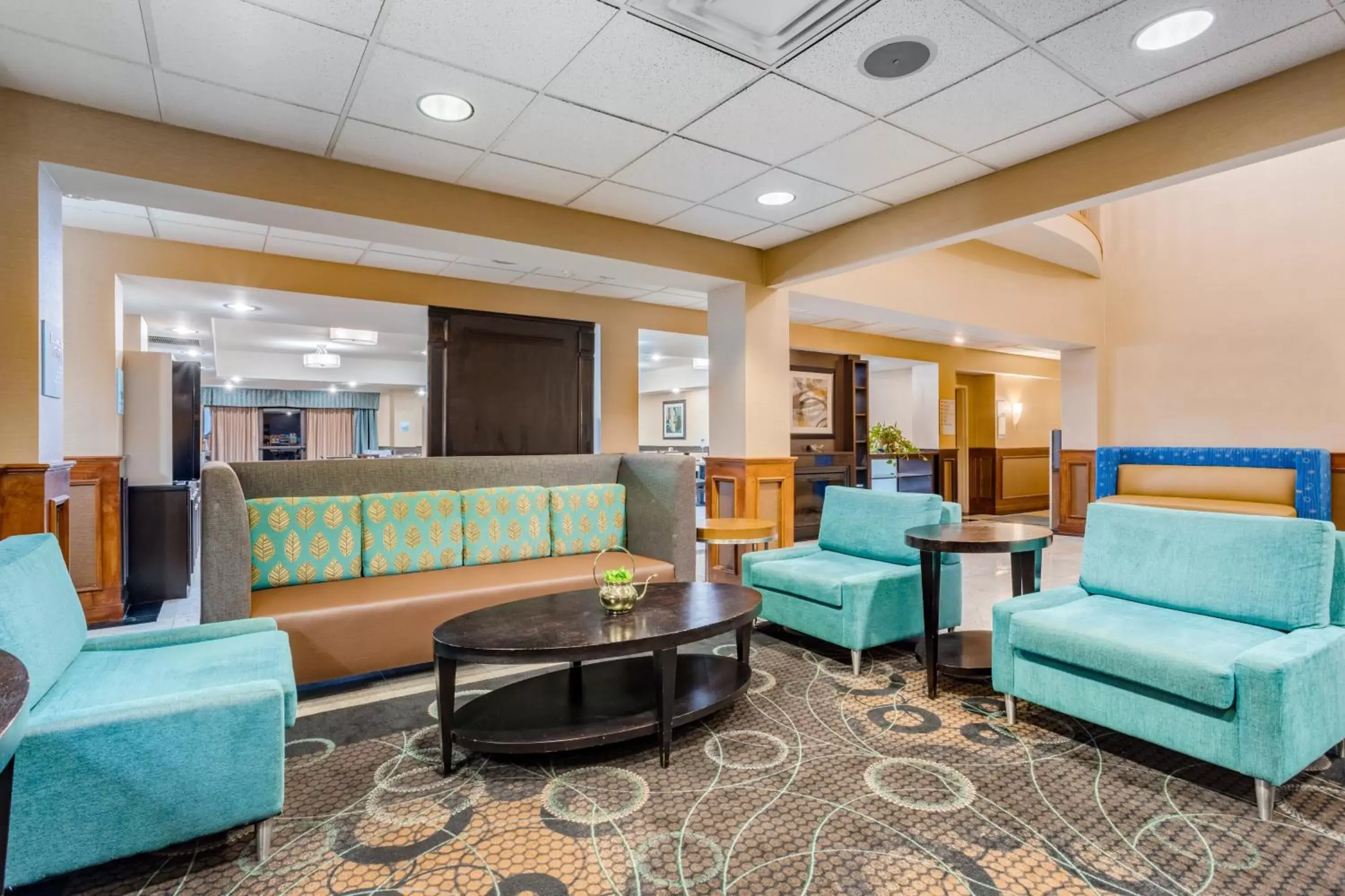 Property building, Seating Area in Holiday Inn Express Hotel & Suites Canton, an IHG Hotel