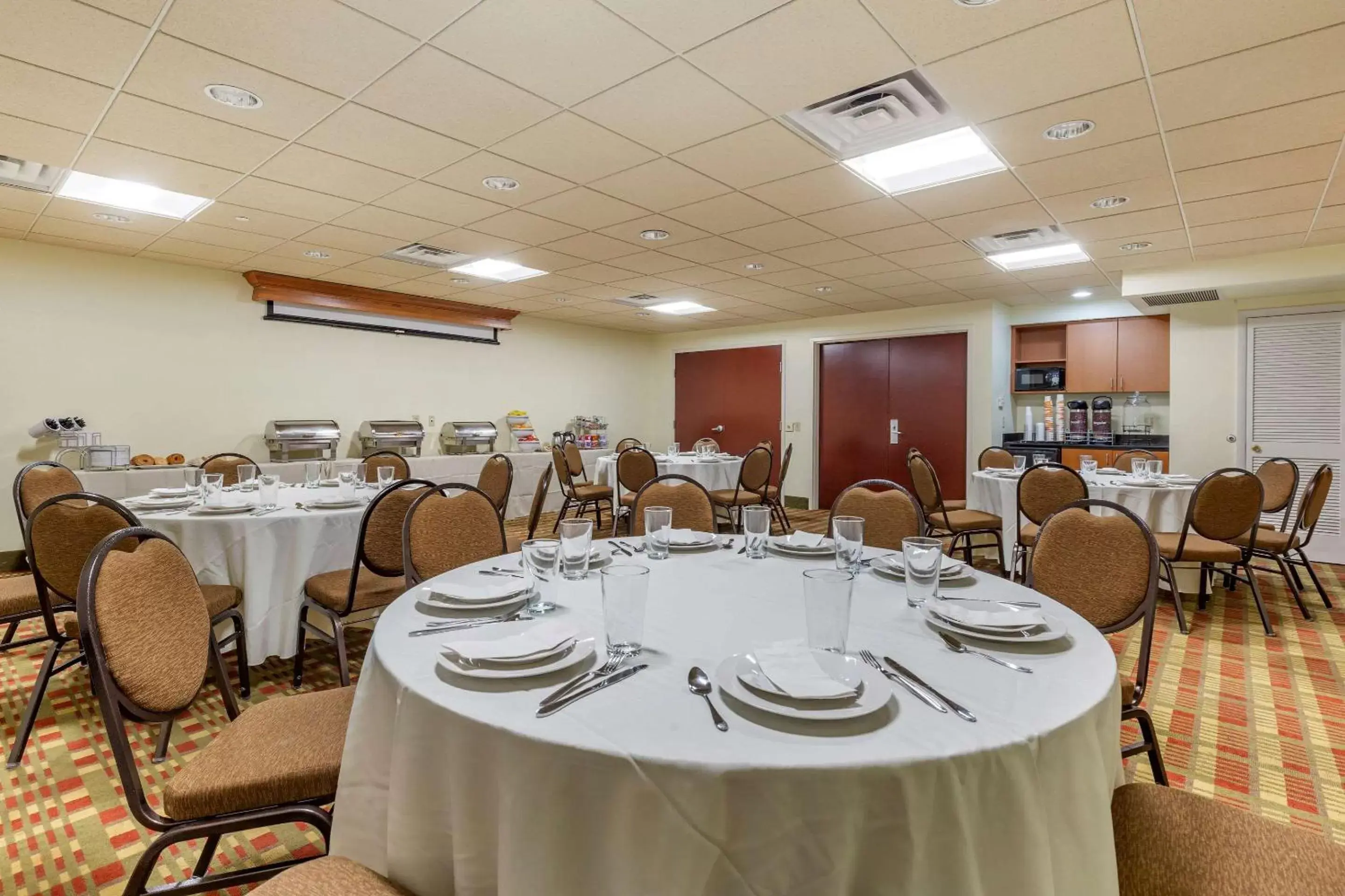 On site, Restaurant/Places to Eat in Comfort Suites