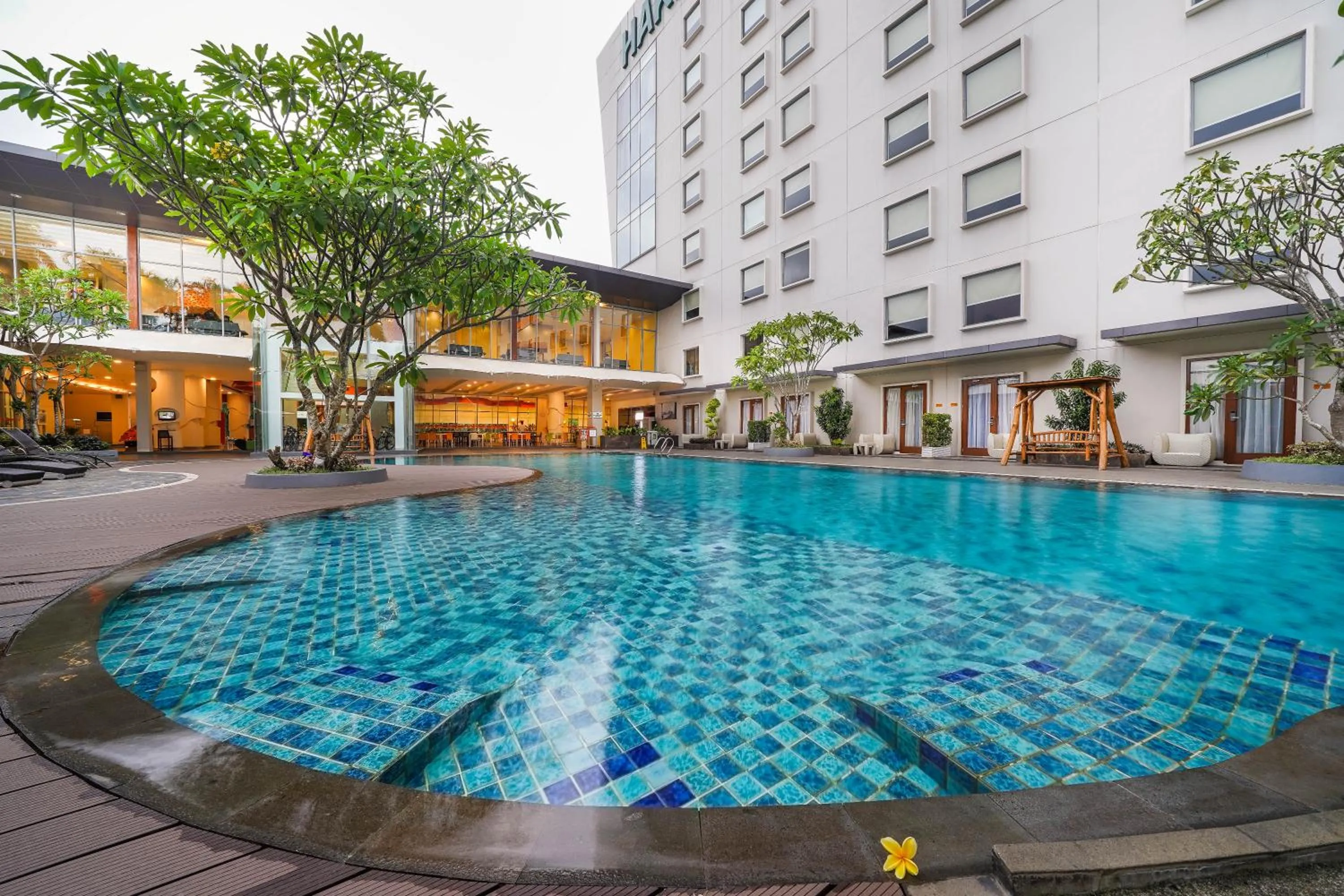 Swimming pool in HARRIS Hotel Sentul City Bogor