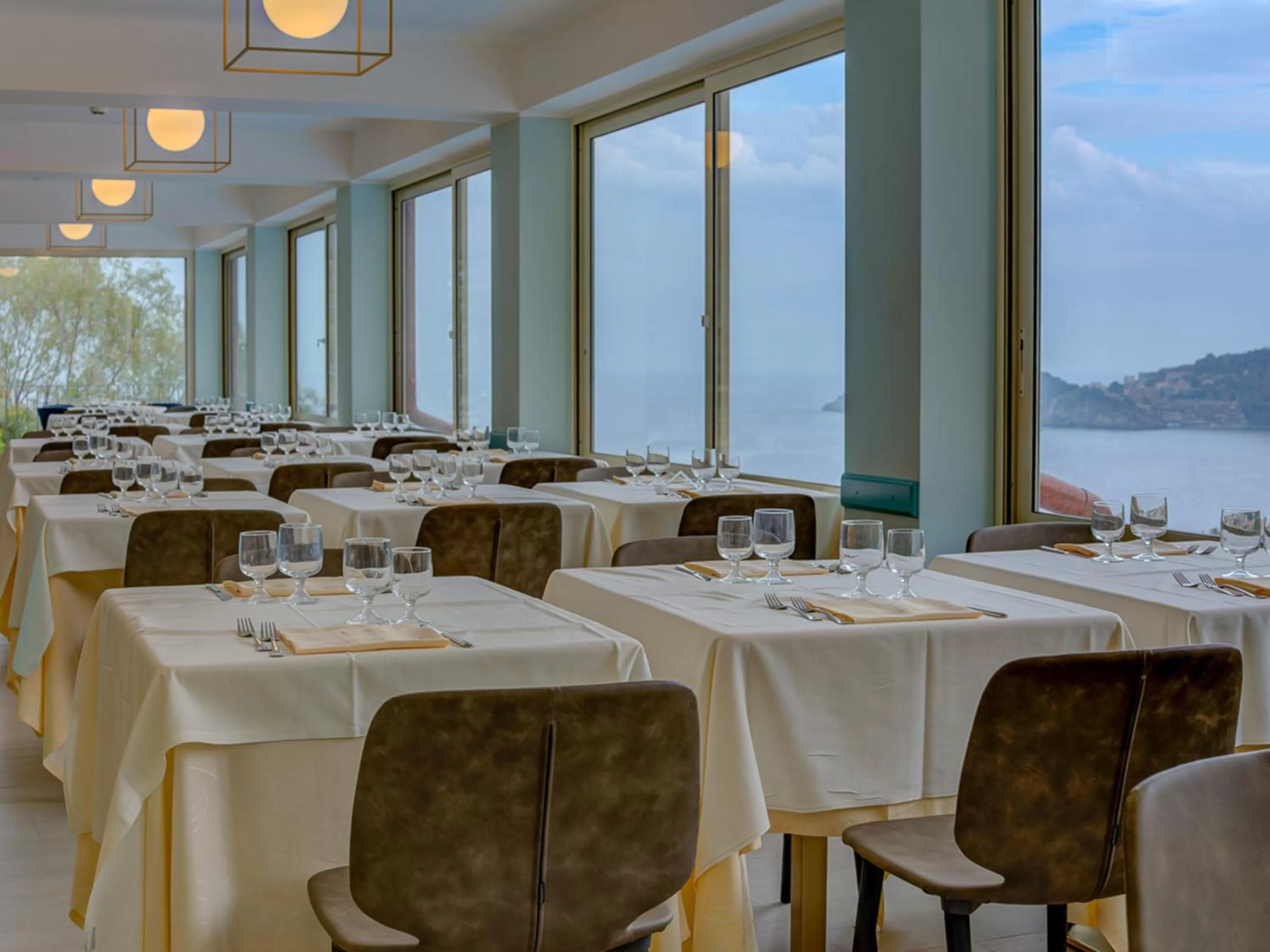 Restaurant/places to eat in Hotel Antares