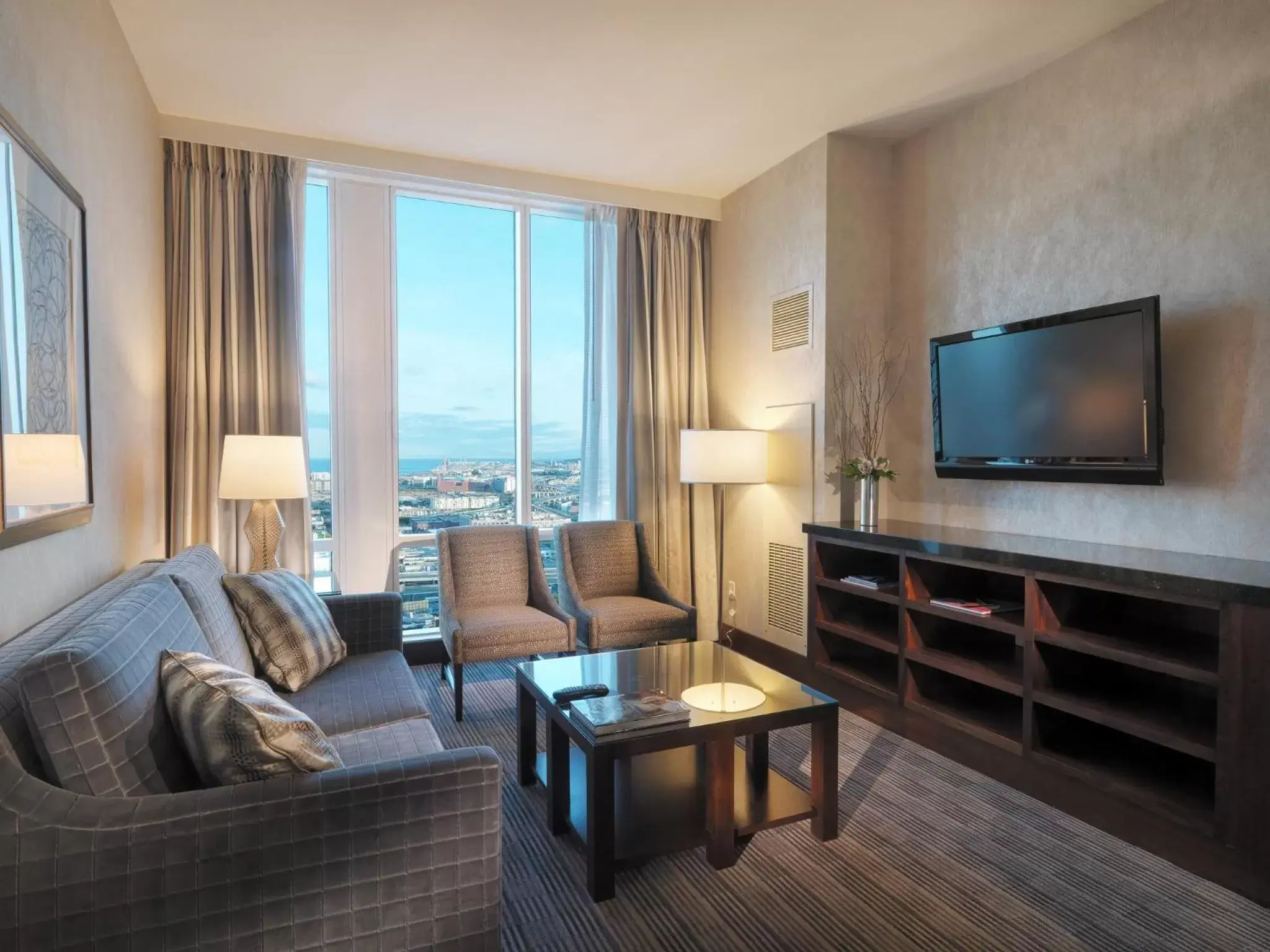 Photo of the whole room, Seating Area in InterContinental San Francisco, an IHG Hotel