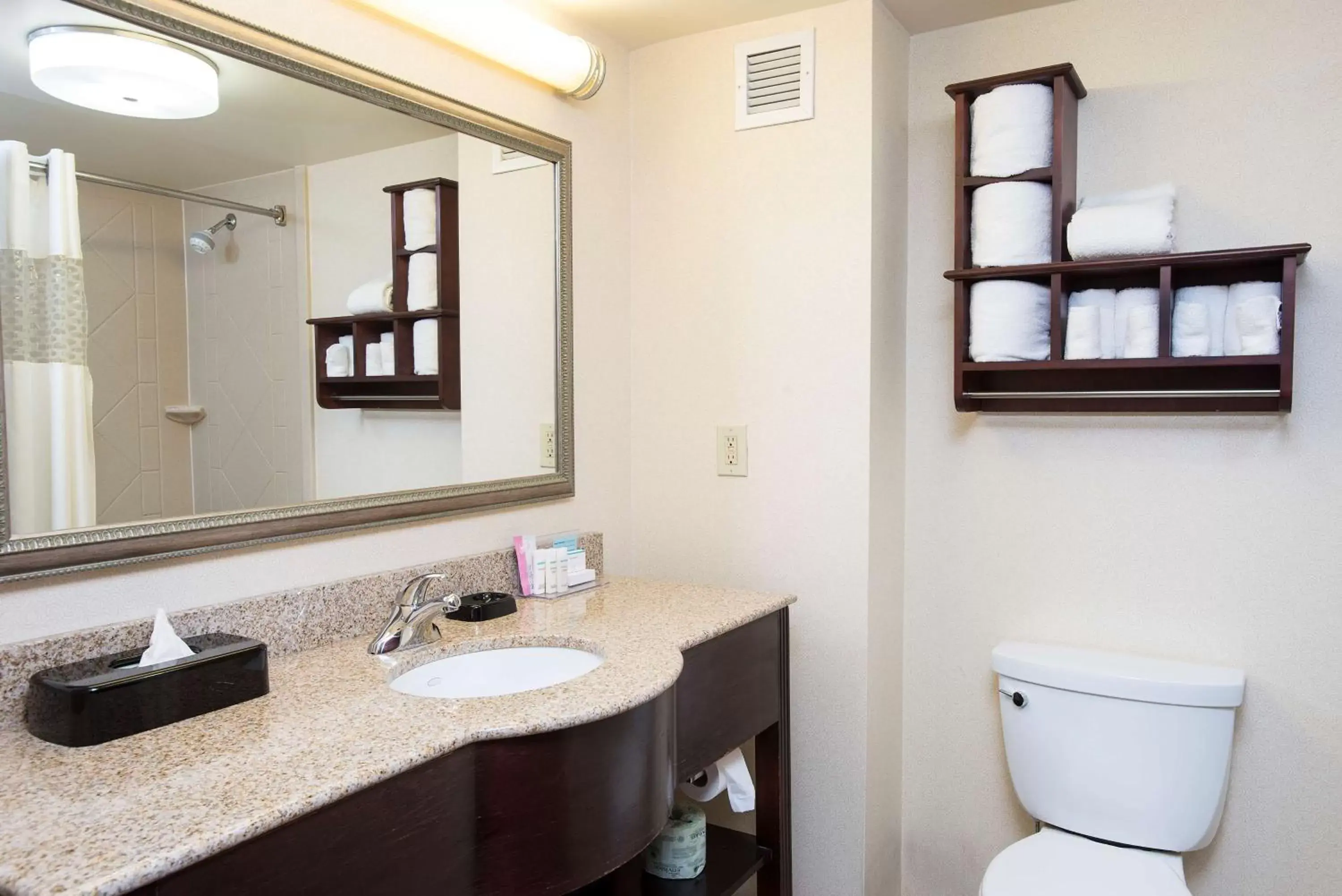 Bed, Bathroom in Hampton Inn & Suites Cincinnati-Union Centre