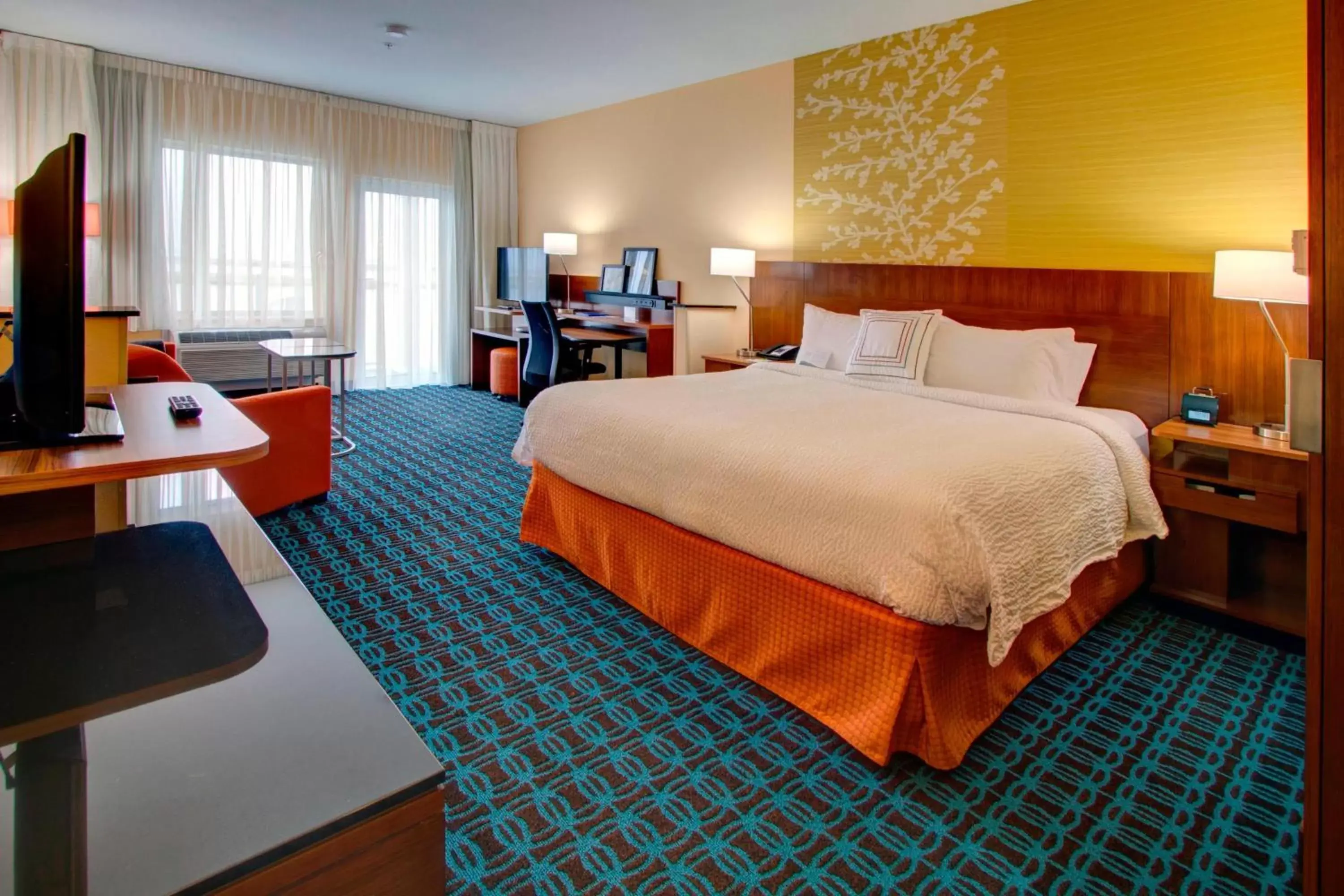 King Suite with Bay View in Fairfield Inn & Suites by Marriott Chincoteague Island Waterfront