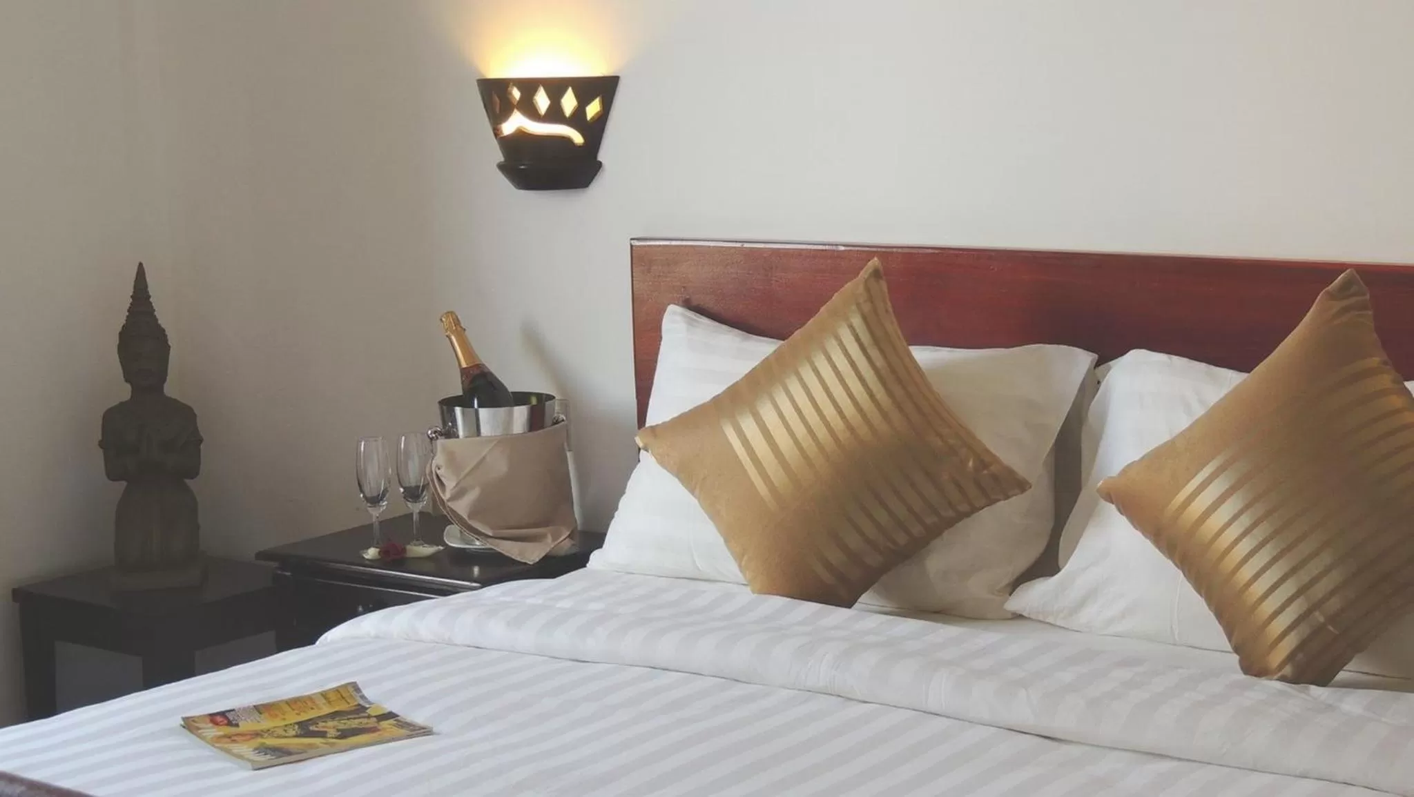 Bedroom, Bed in La Villa du Bonheur