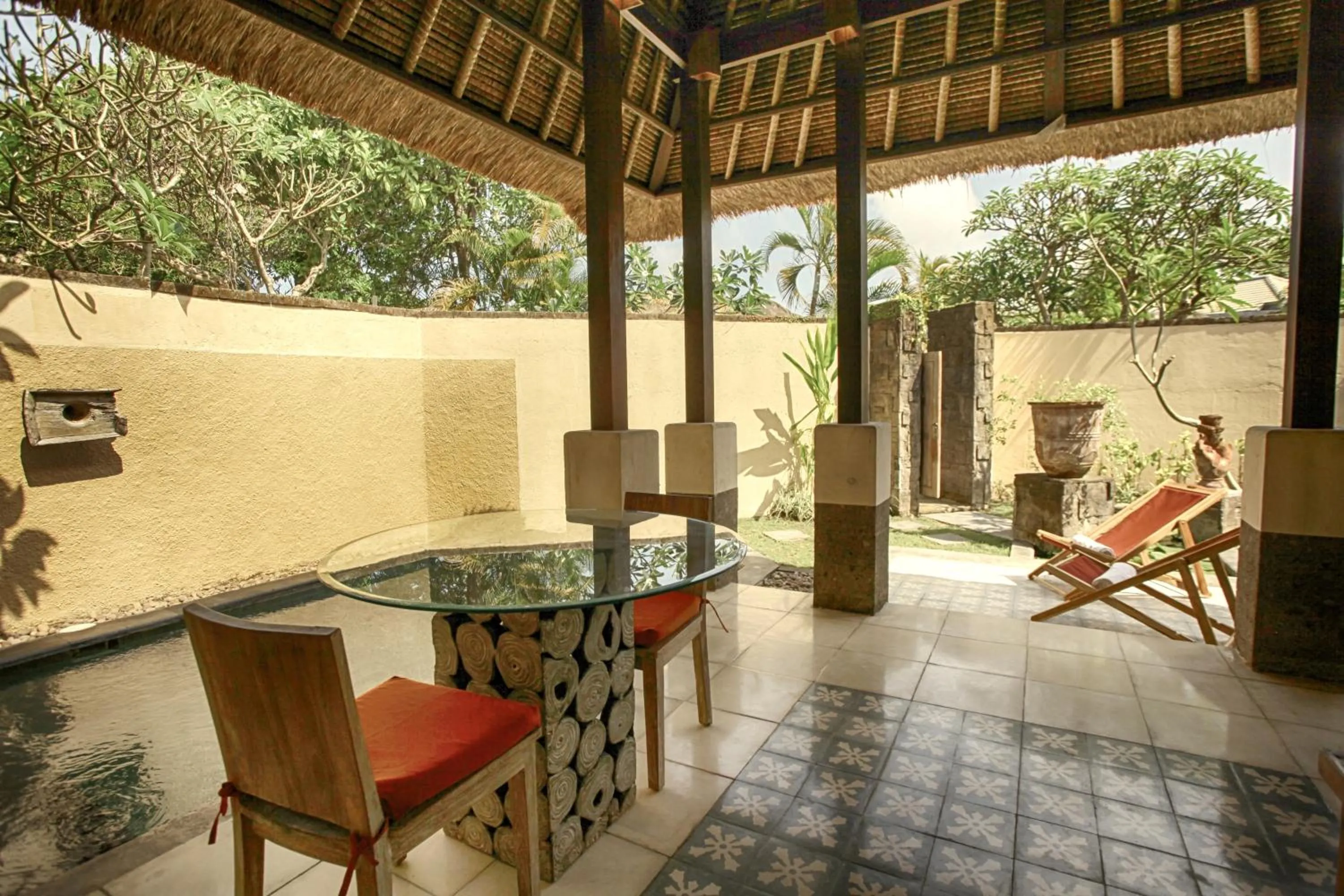 Patio in Visakha Sanur by Puri Signatures