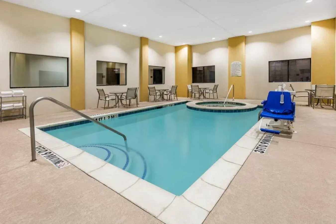 Swimming Pool in Days Inn by Wyndham Salado