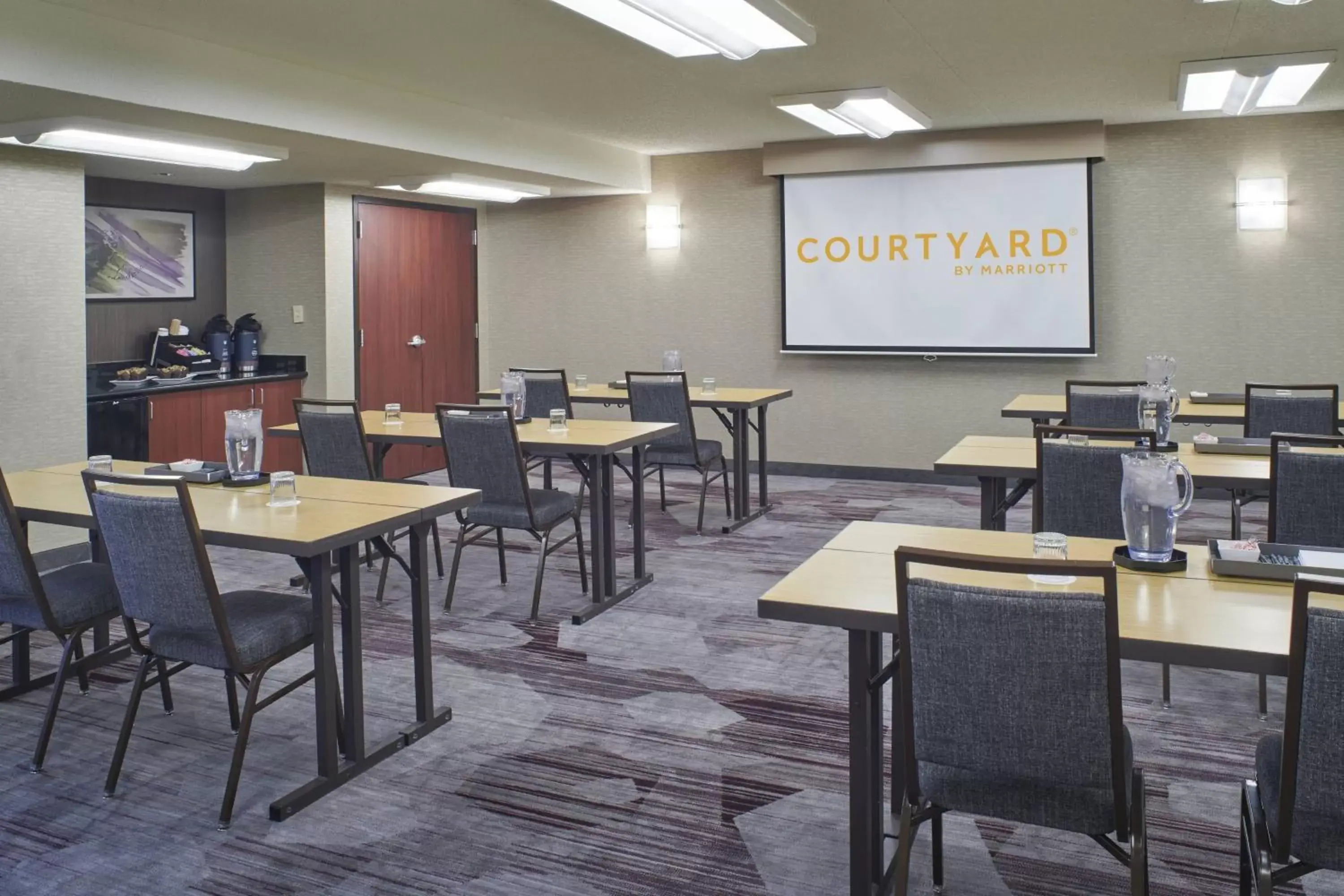 Meeting/conference room, Restaurant/Places to Eat in Courtyard by Marriott Detroit Troy