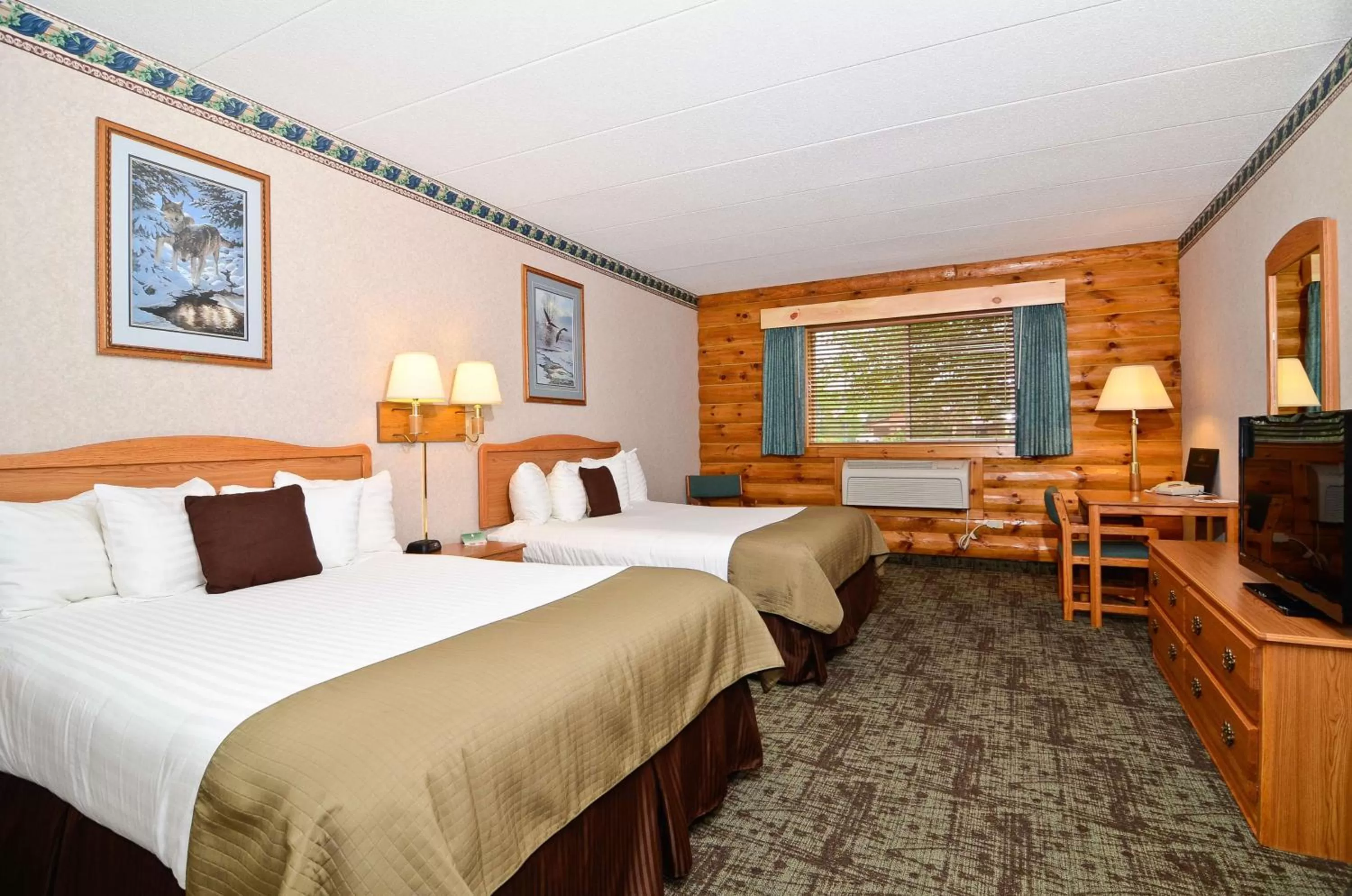 Queen Room with Two Queen Beds - Disability Access in Best Western Northwoods Lodge