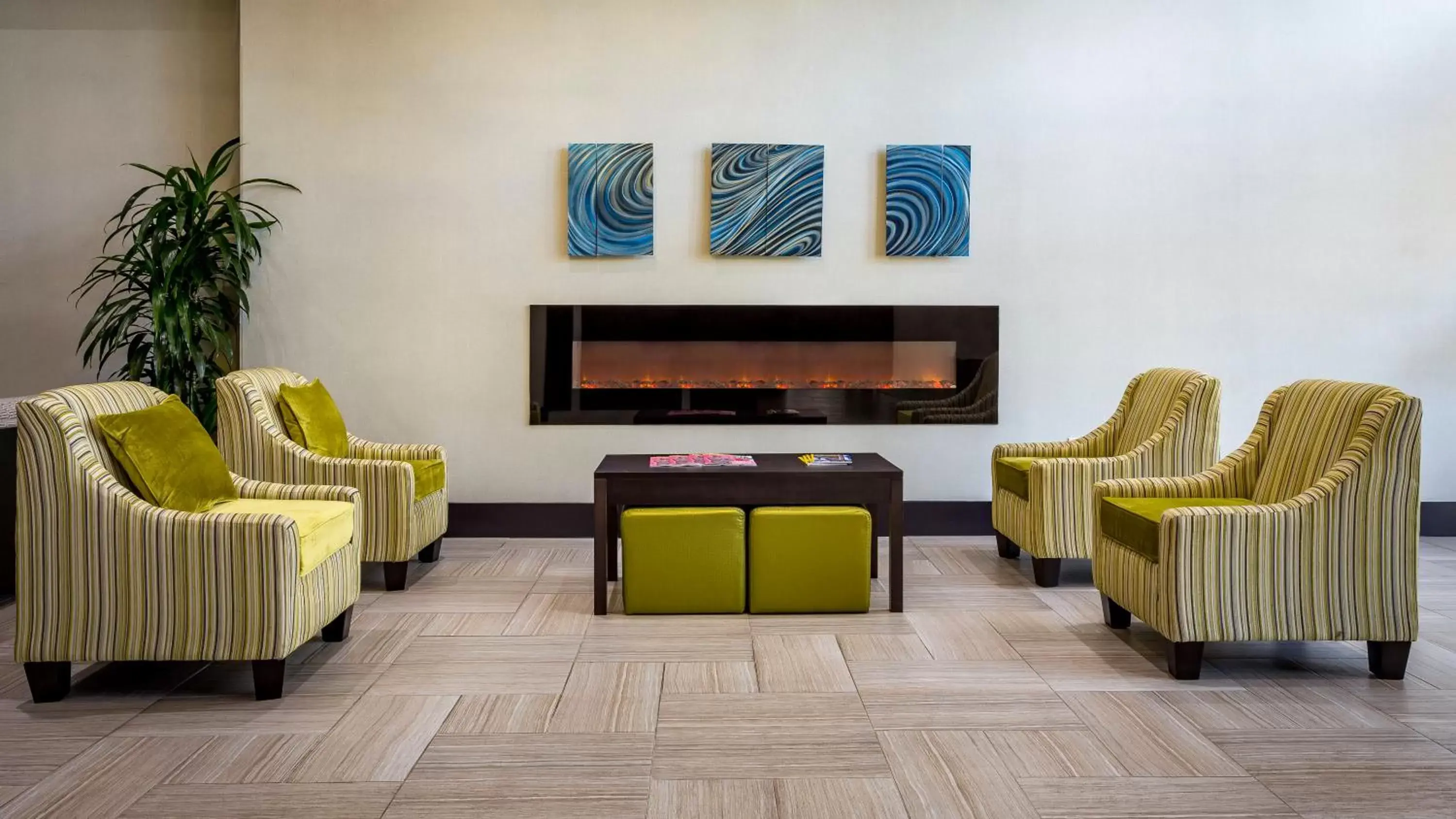 Property building, Seating Area in Holiday Inn Houston Downtown, an IHG Hotel