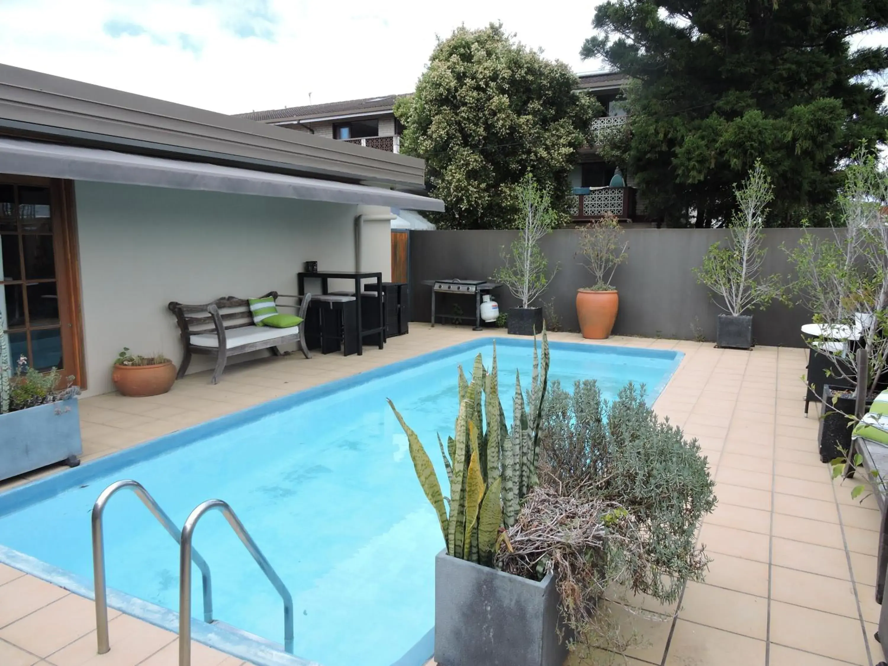 Swimming Pool in Horizons Motel