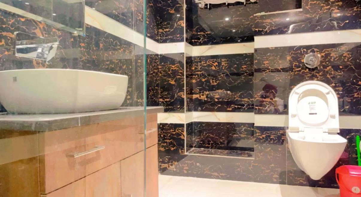 Bathroom in City View With Garden -5 Mins Walk From GOLDEN TEMPLE