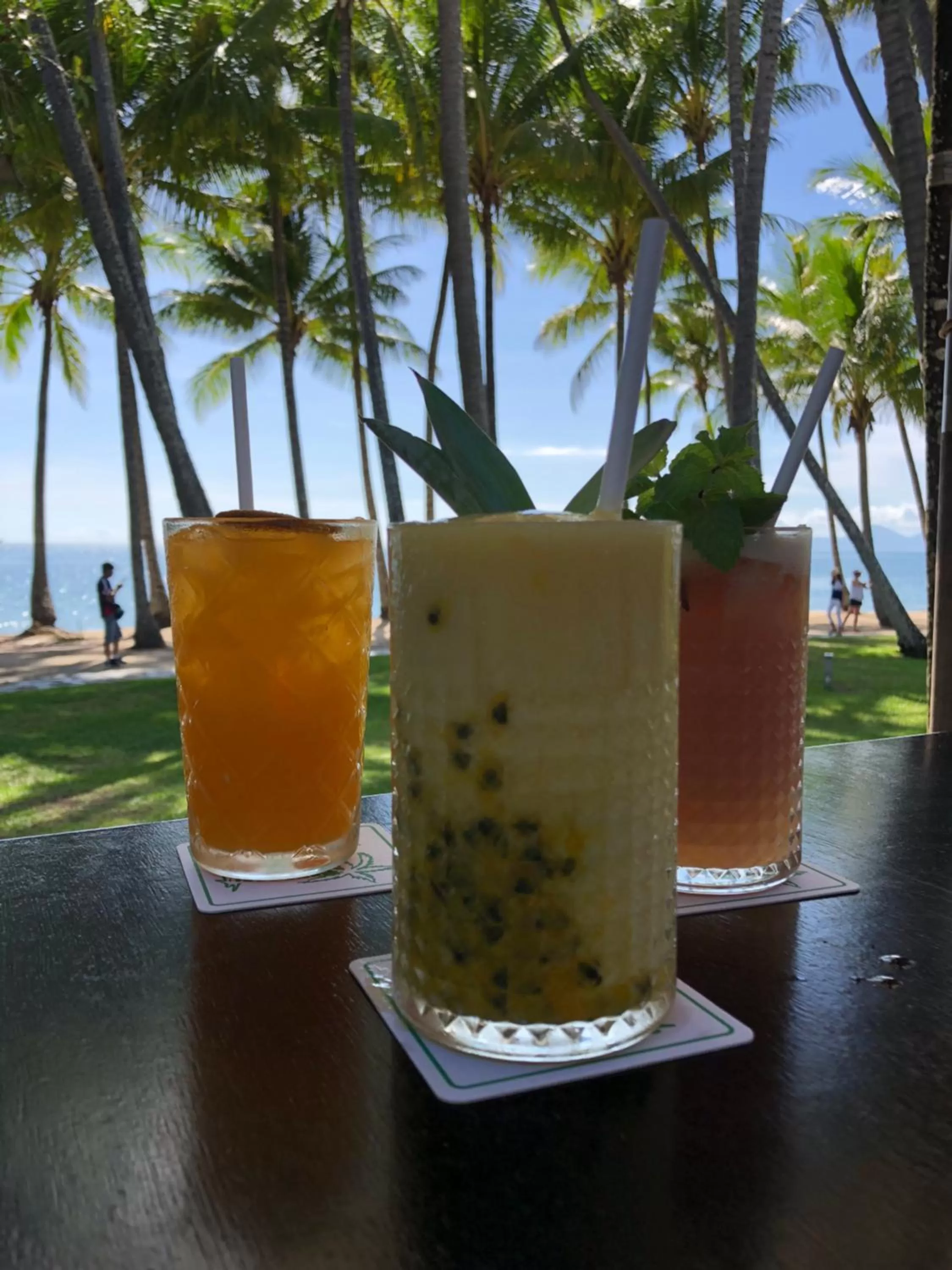 Food and drinks in Villa Beach Palm Cove