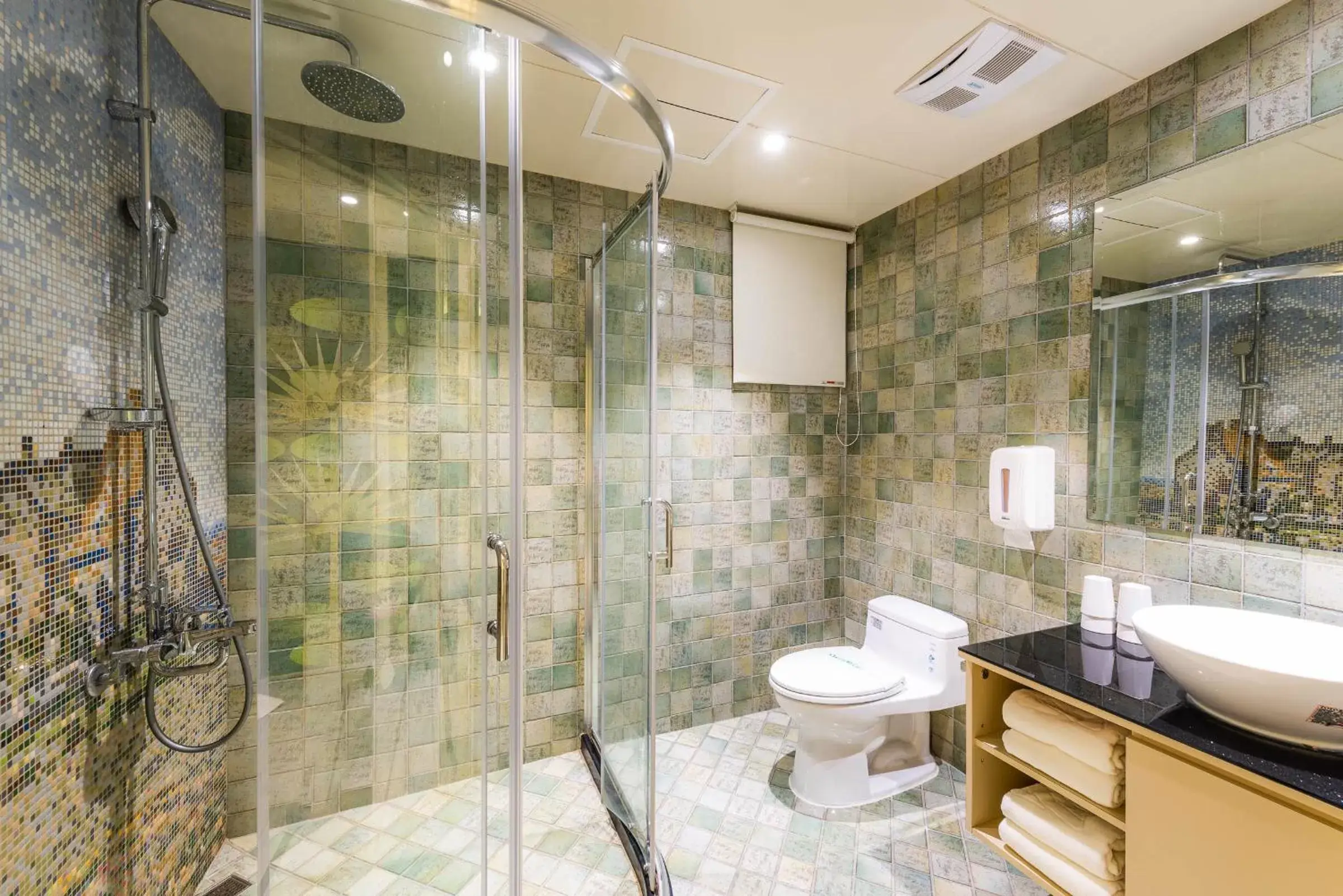 Bathroom in Shichi Hotel