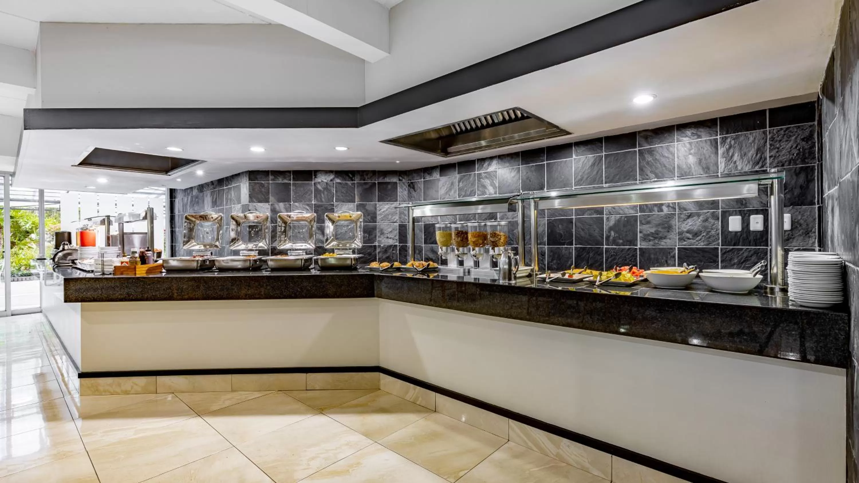 Restaurant/places to eat in African Sky Newcastle Inn