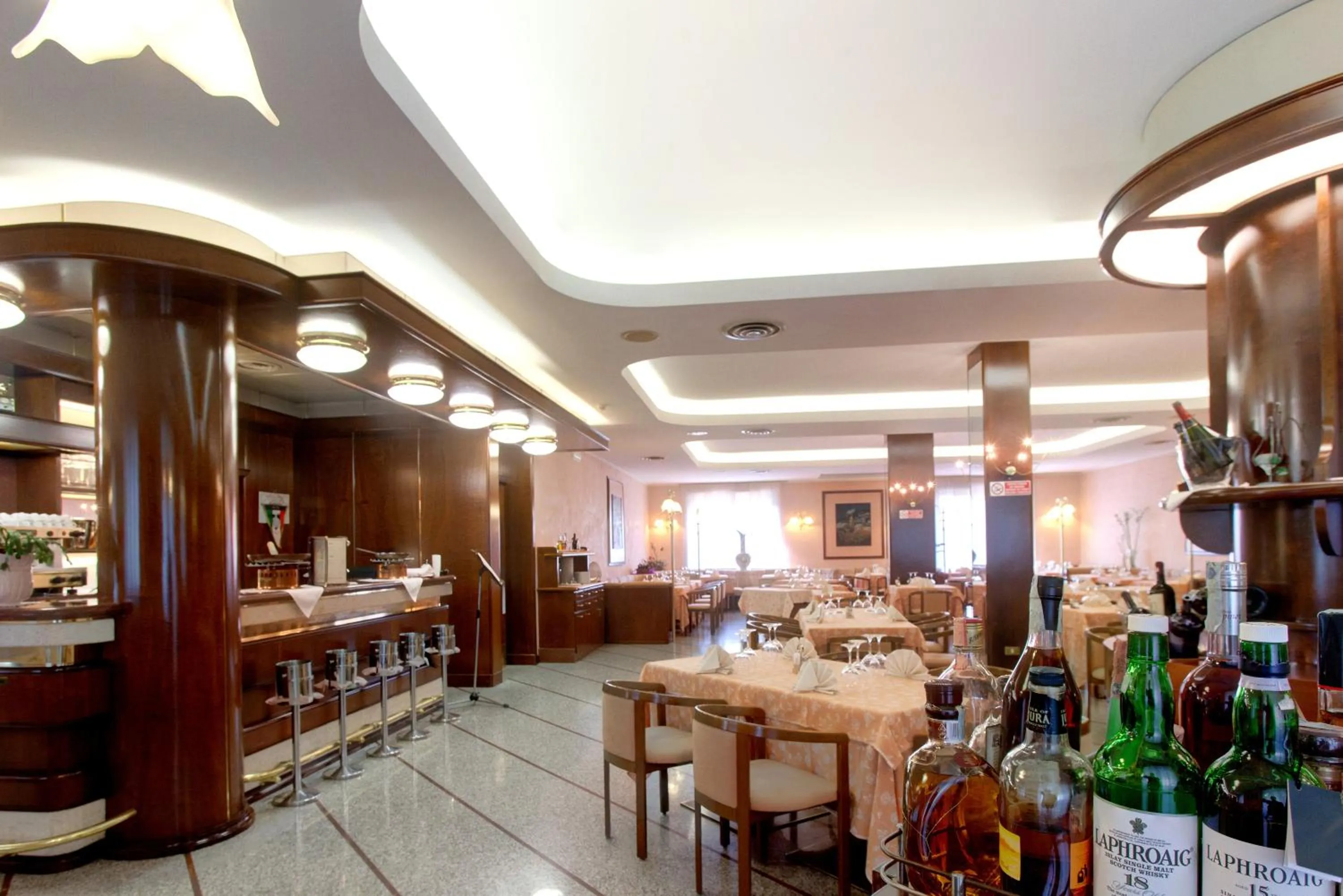 Restaurant/places to eat in Le Gronde