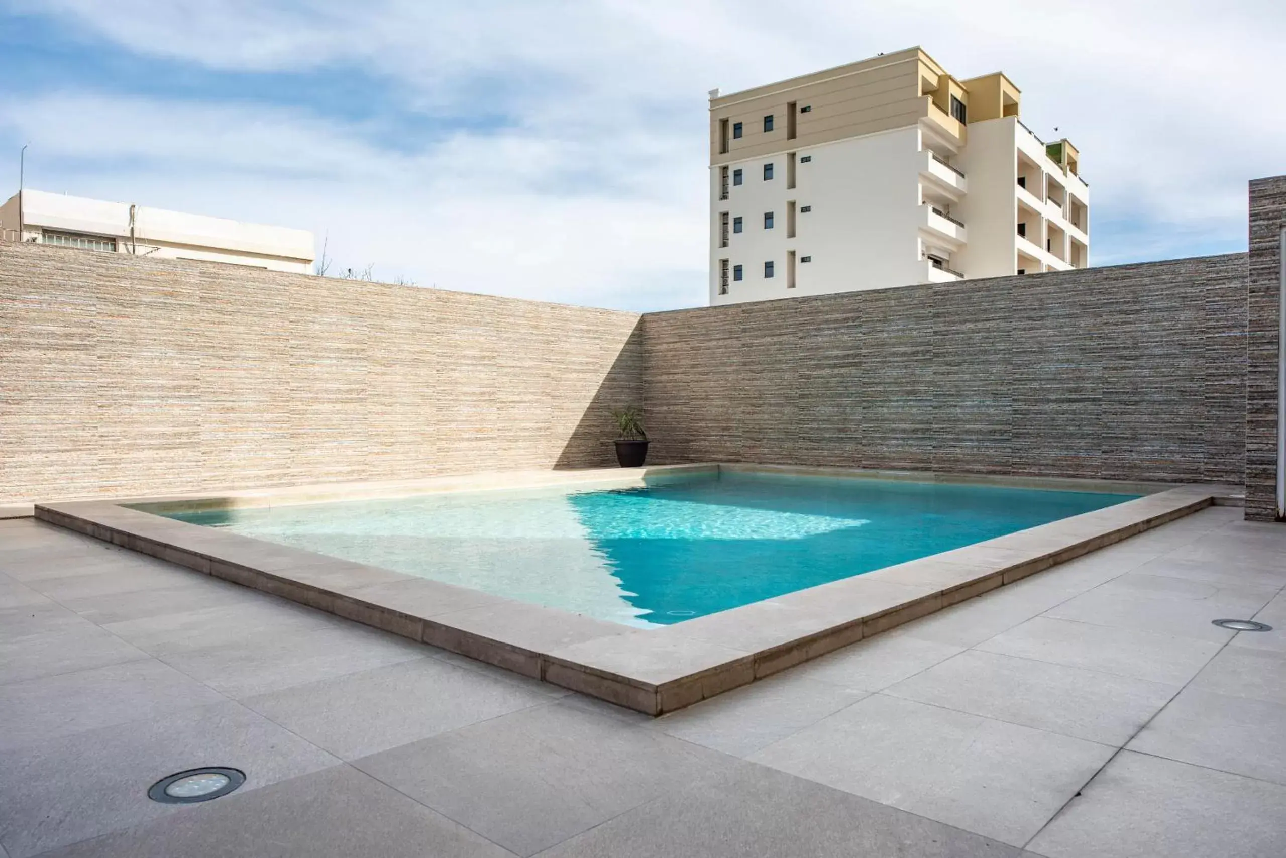 Swimming Pool in Hotel Ave Inn