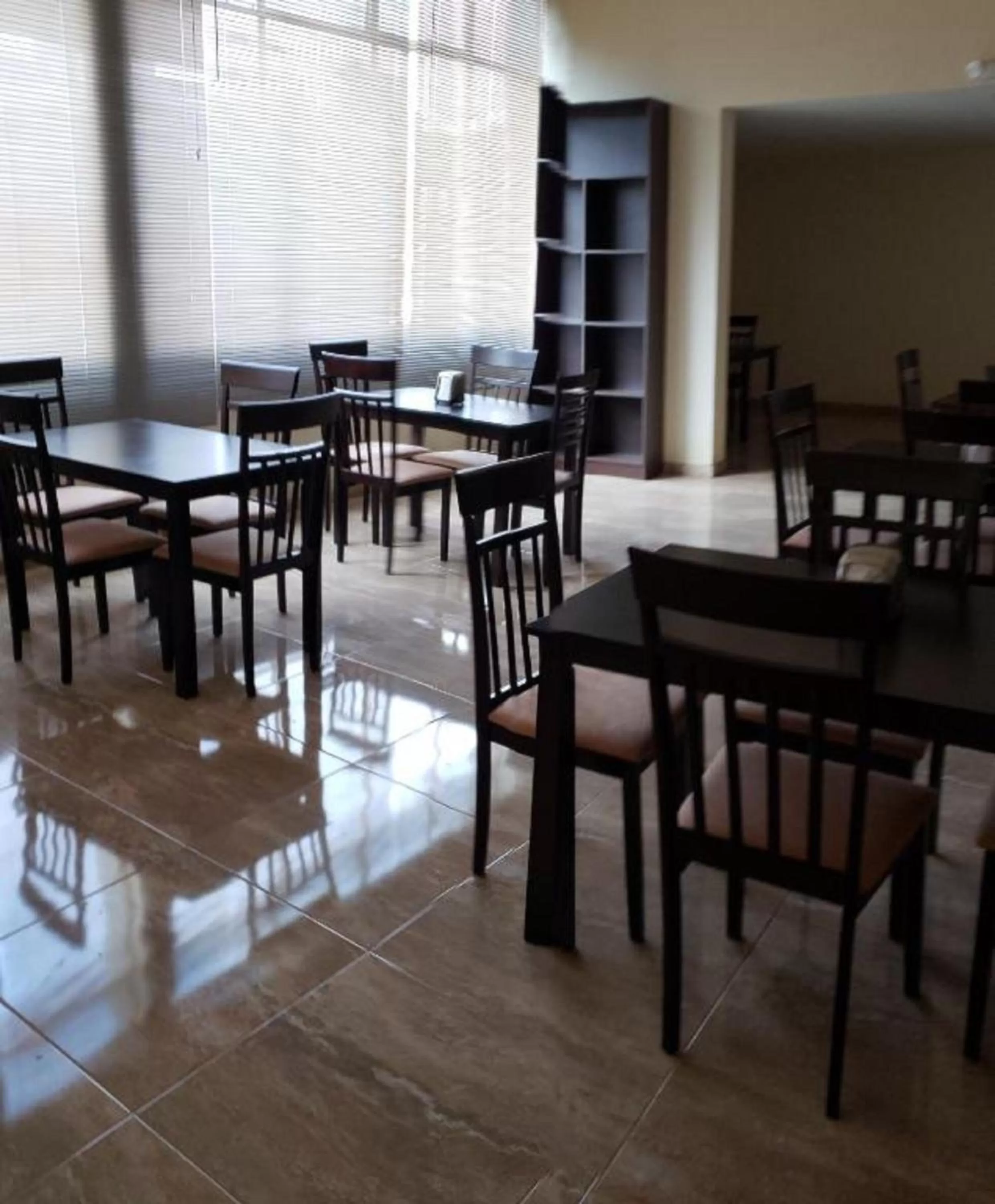 Area and facilities, Restaurant/Places to Eat in Hotel Amaru Express